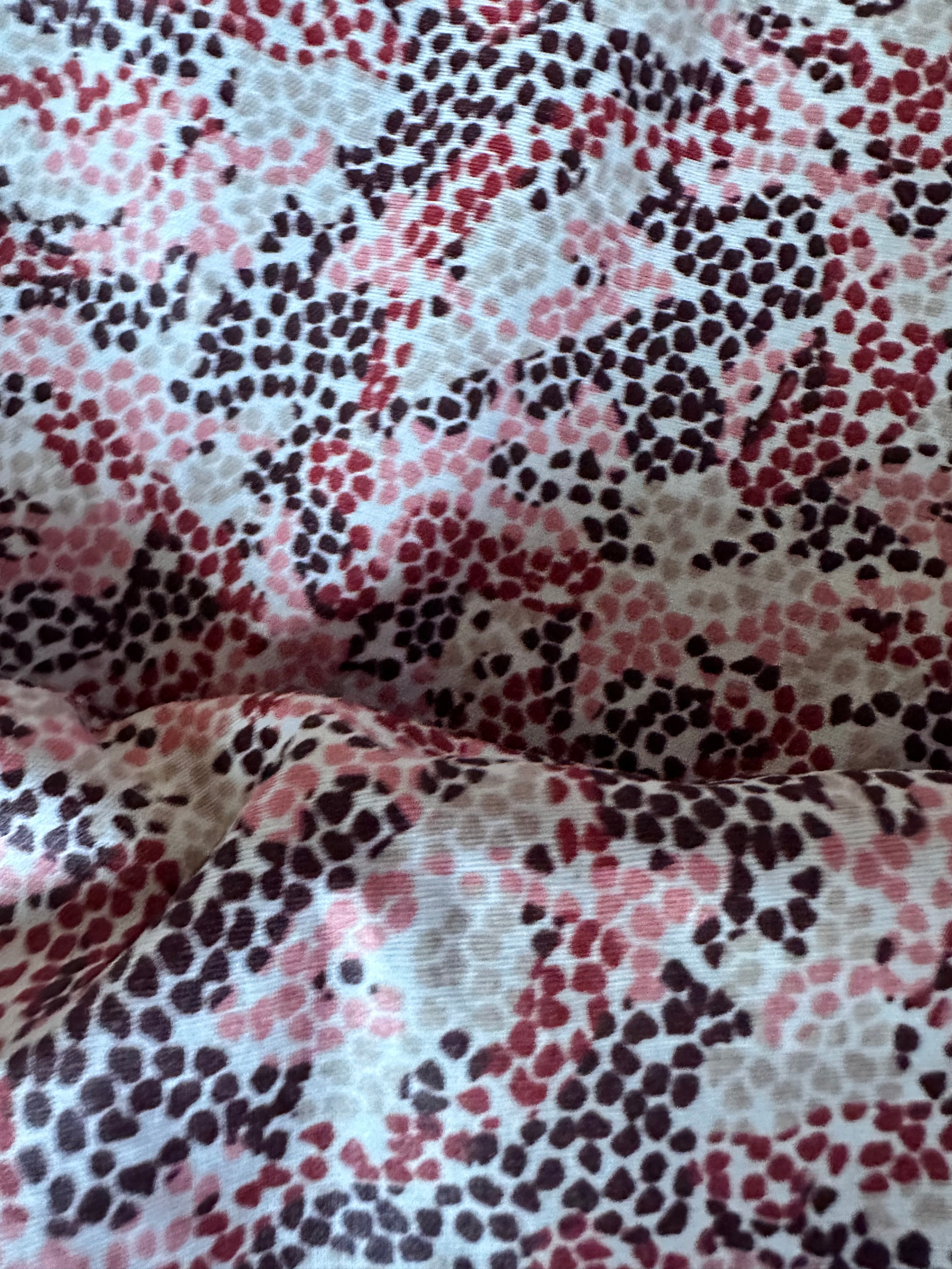 Modèle sac cabas style tote bag en éponge Bambou de couleur Rouge Passion intérieur en cretonne enduite et son logo doré