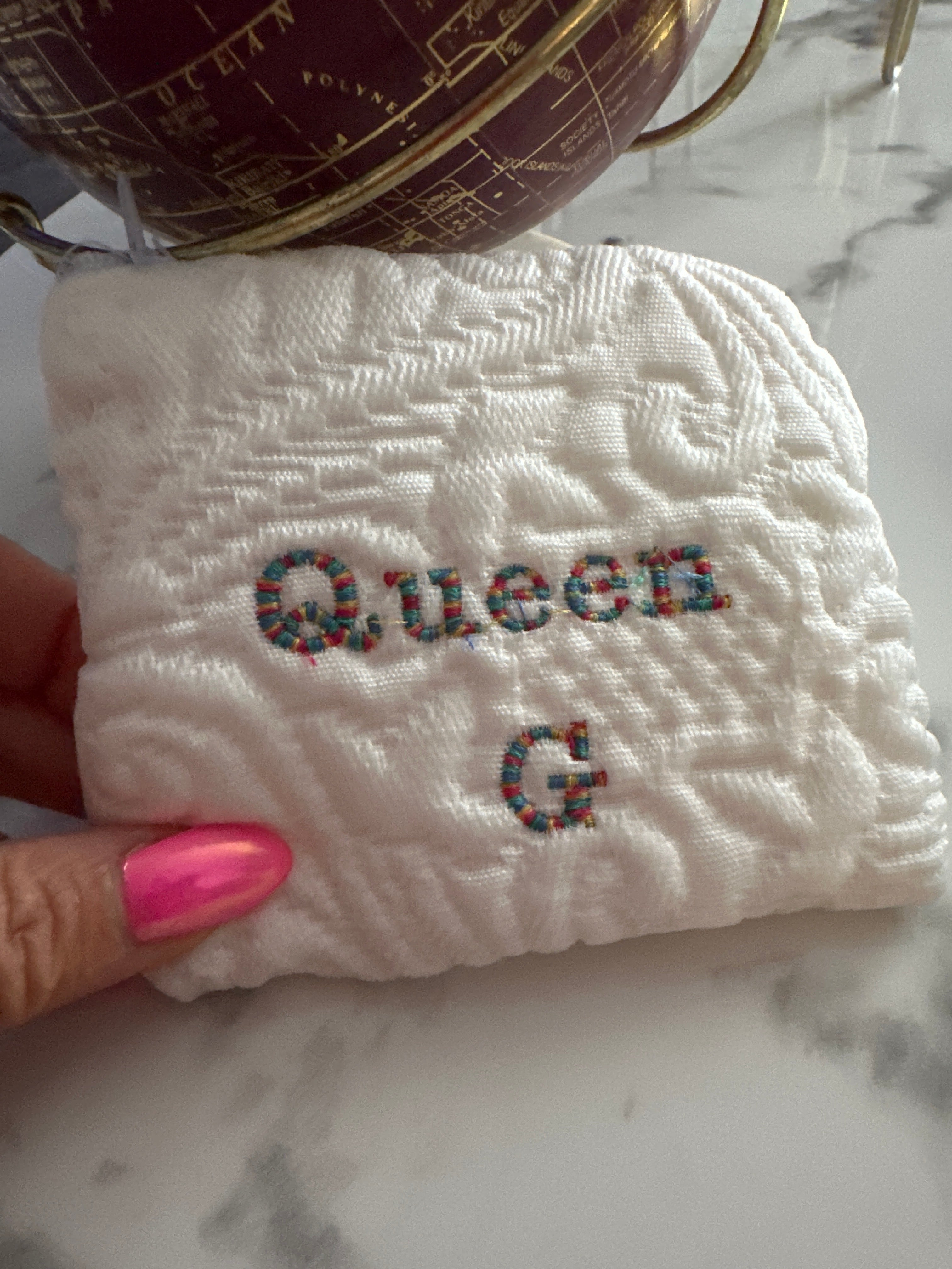 Porte-monnaie matelassé doublure transparente plastifiée 👑 et son logo multicolore