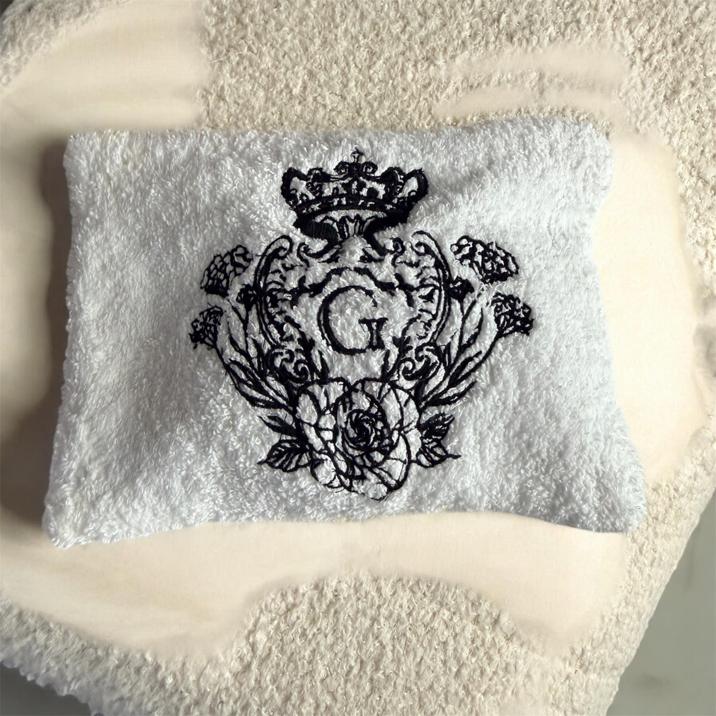 Pochette S en éponge Blanche intérieur en cretonne logo Noir
