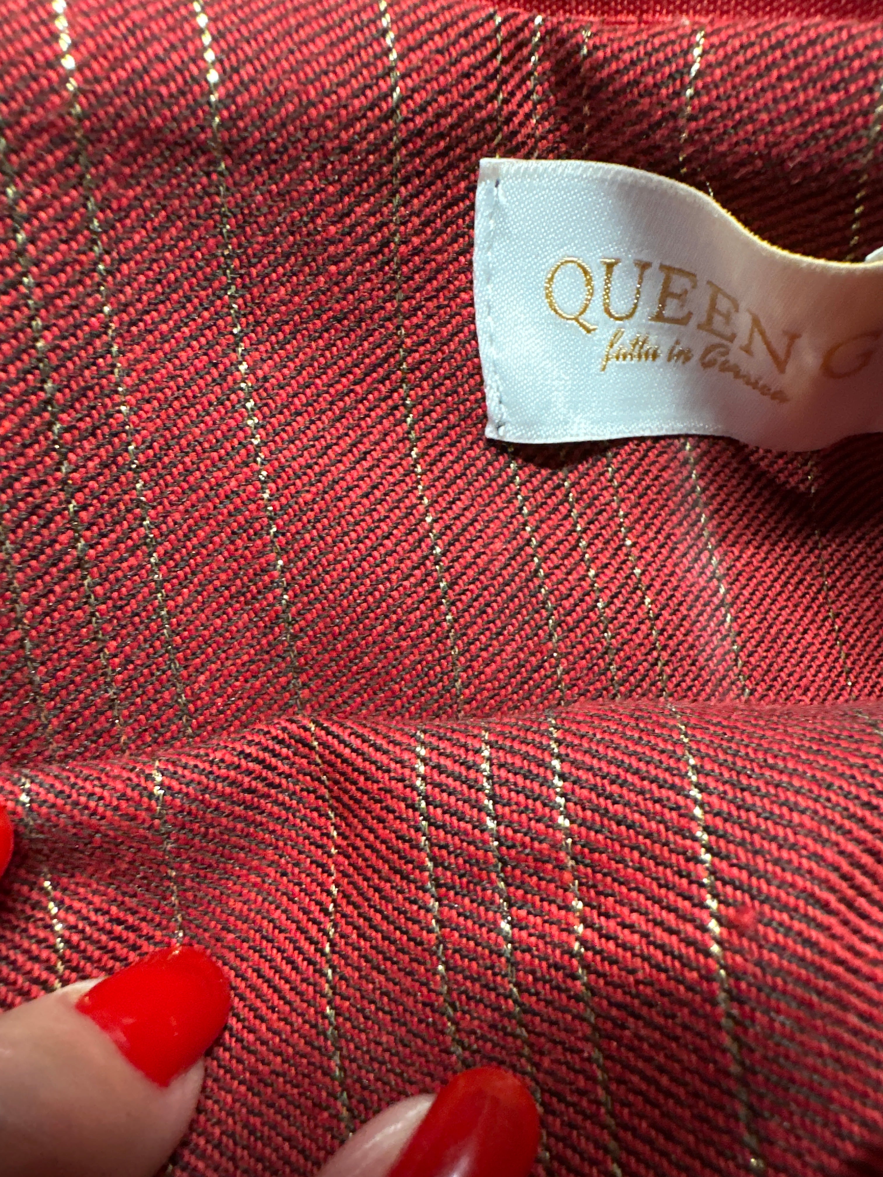Pochette velours côtelé modèle « Maddie »couleur Terracotta intérieur en coton rouge doré et son logo vert