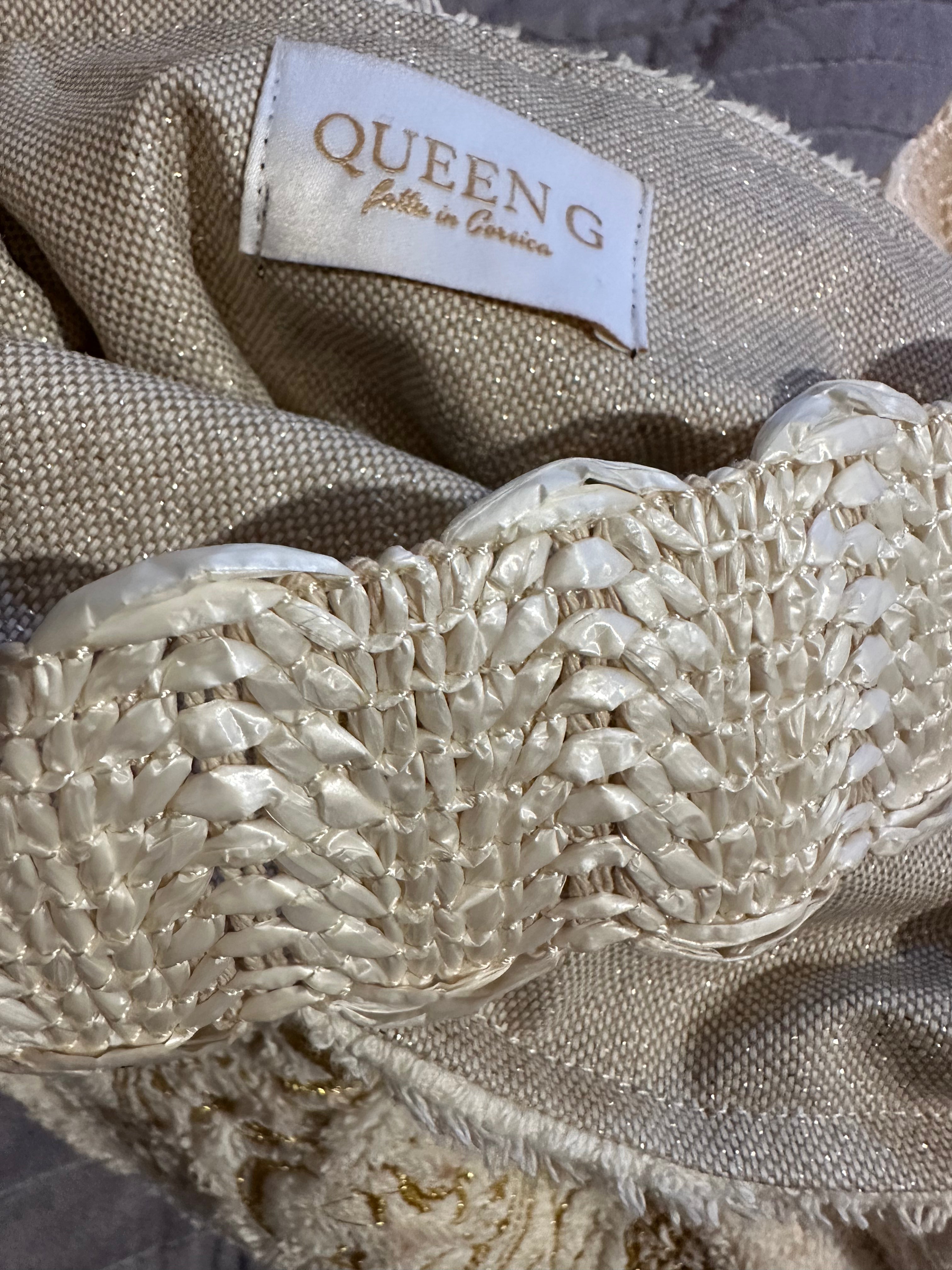 Modèle sac cabas XL en éponge Verte et carreaux Blancs intérieur en cretonne enduite dorée et son logo Doré