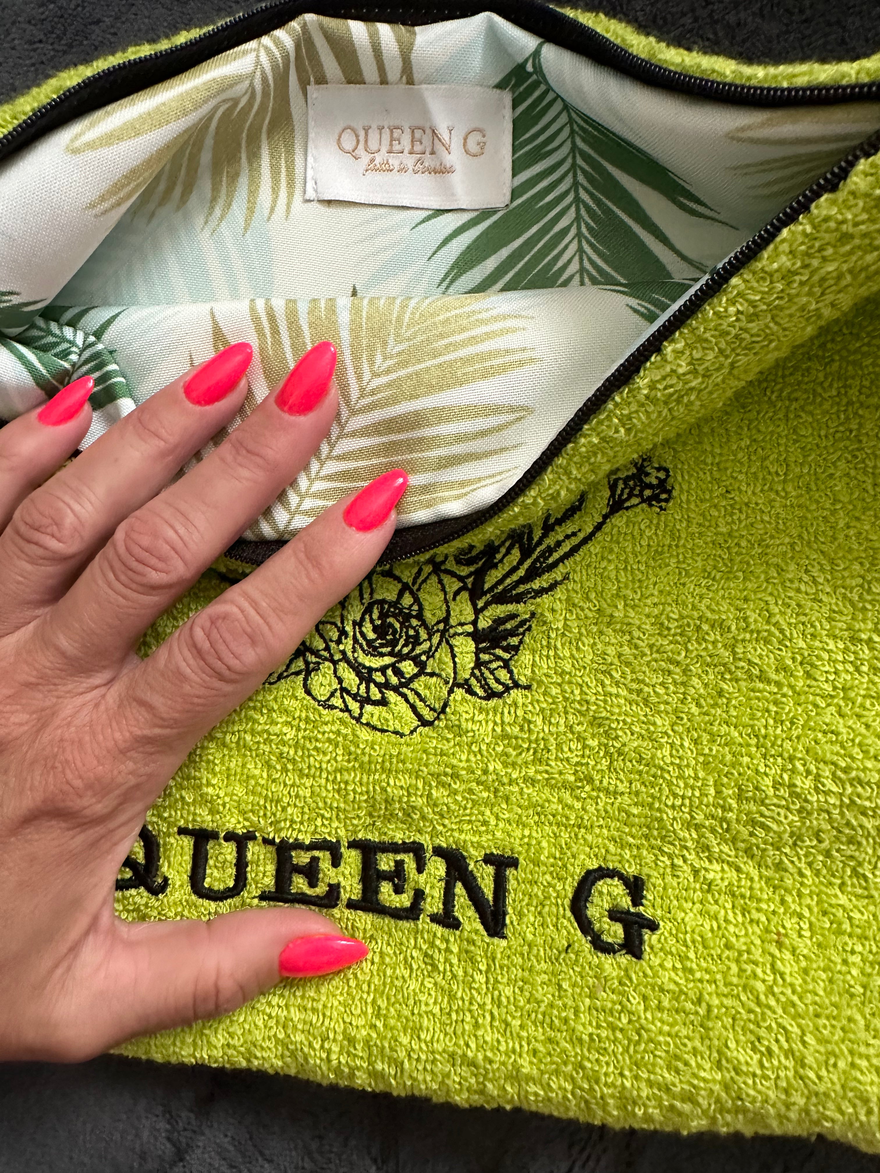 Pochette XL en éponge Bonie Vert Pomme intérieur en cretonne enduite thème feuillage Logo Noir