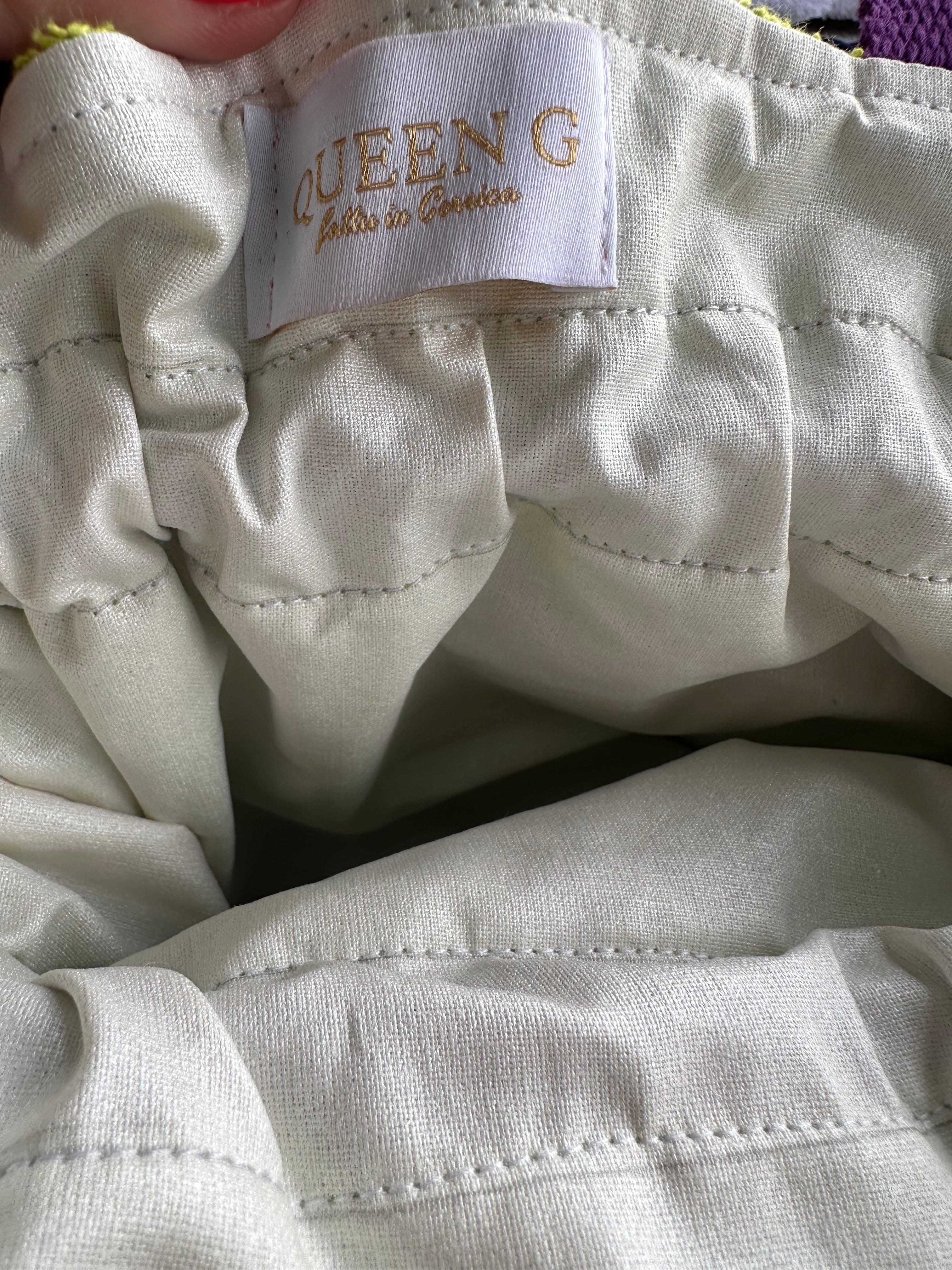 Modèle Mini sac cabas en éponge Vert Pomme intérieur en cretonne enduite Blanc Nacré Logo Bleu et Rose