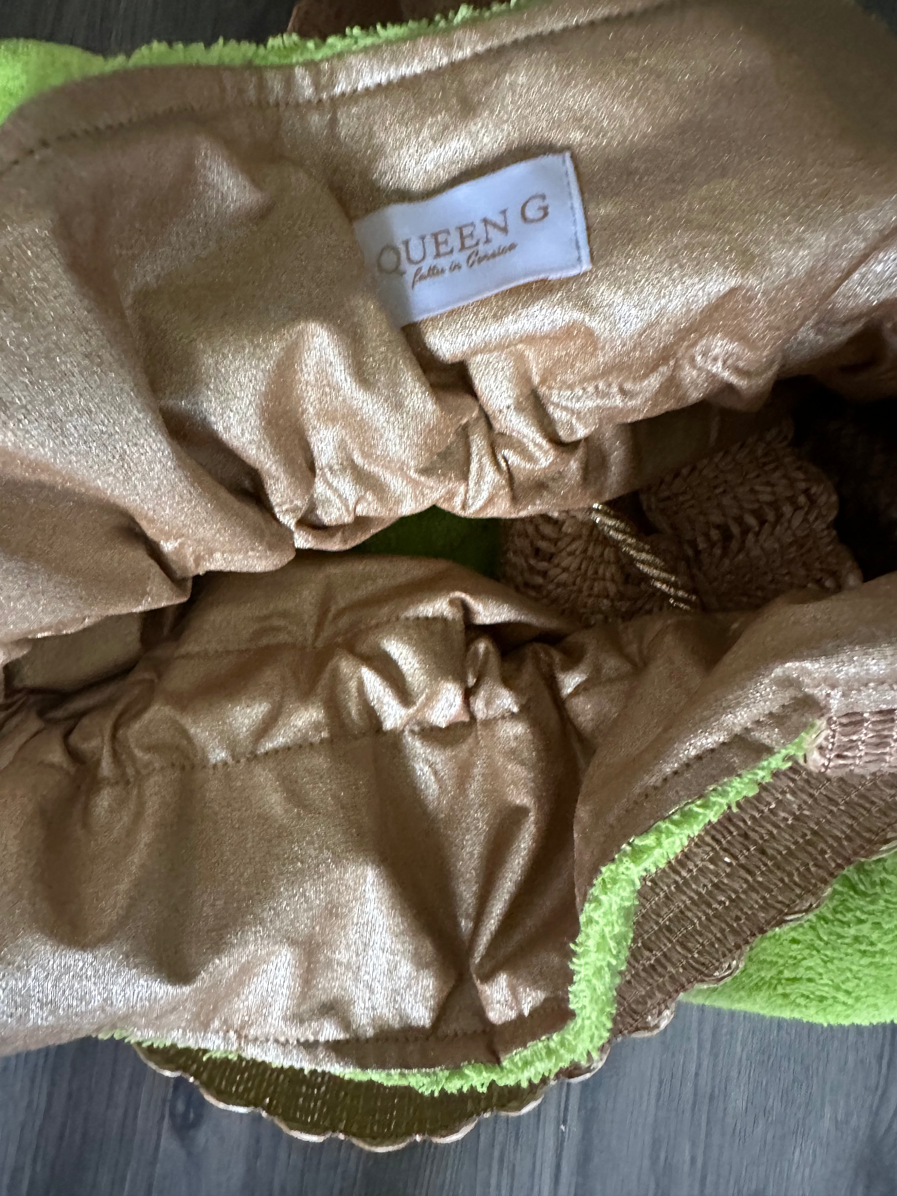 Modèle sac cabas XL en éponge Vert pomme intérieur en cretonne enduite Dorée Logo Doré