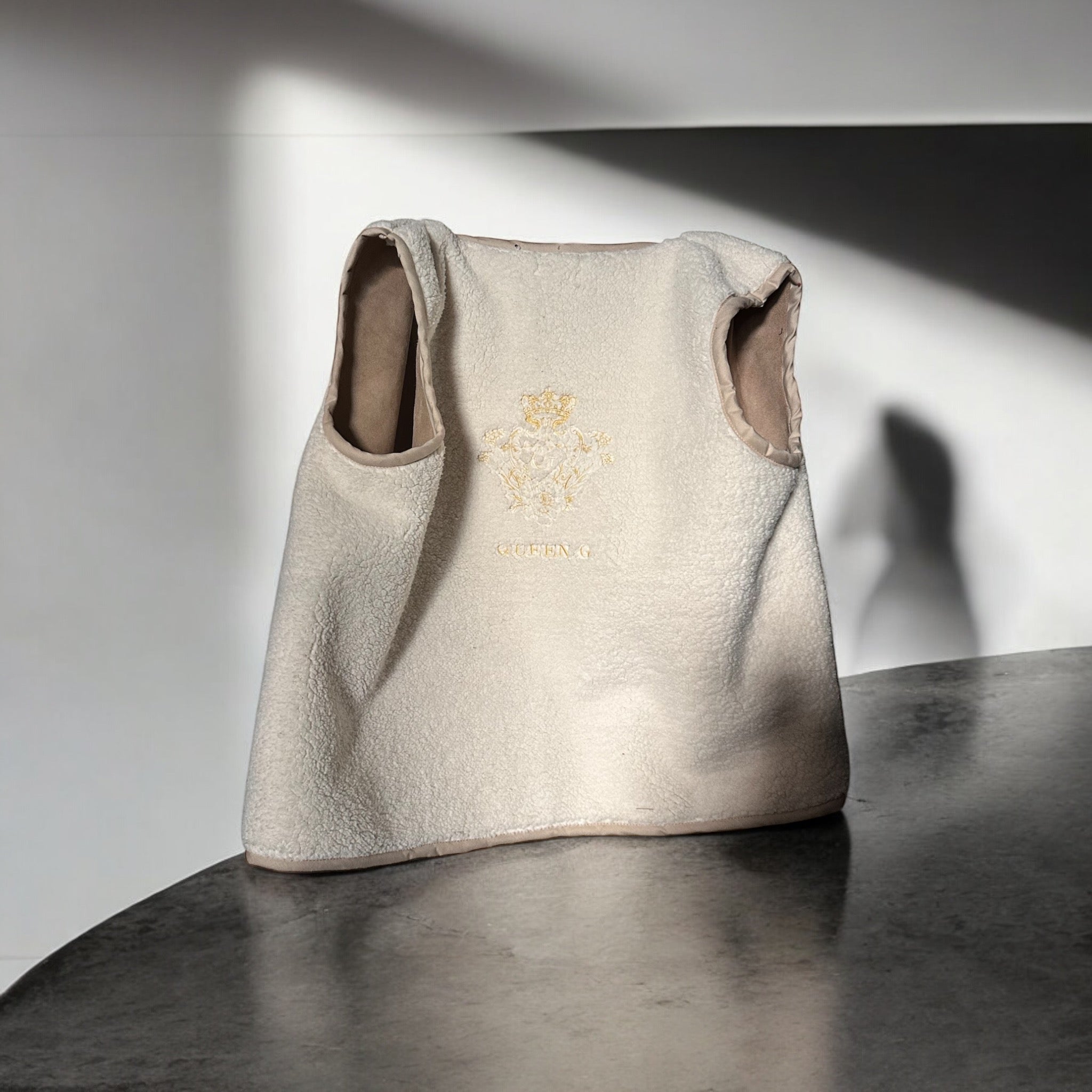 Gilet sans manche taille unique en sherpa moutonné uni modèle « Maë »Logo Doré