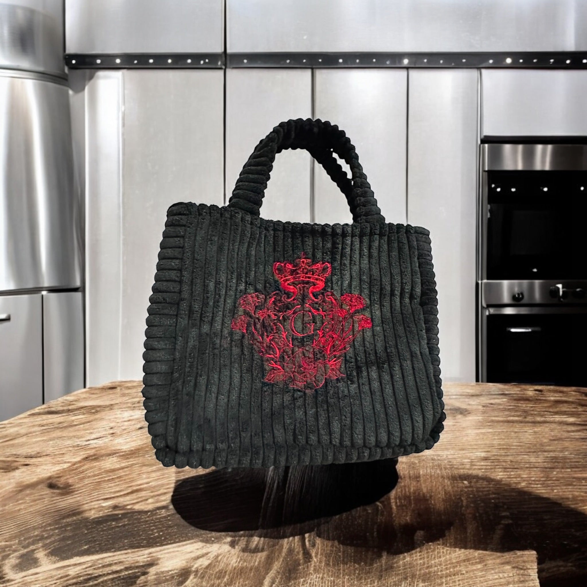 Sac à main de couleur Noir intérieur coton blanc thème jungle et sa broderie Rouge