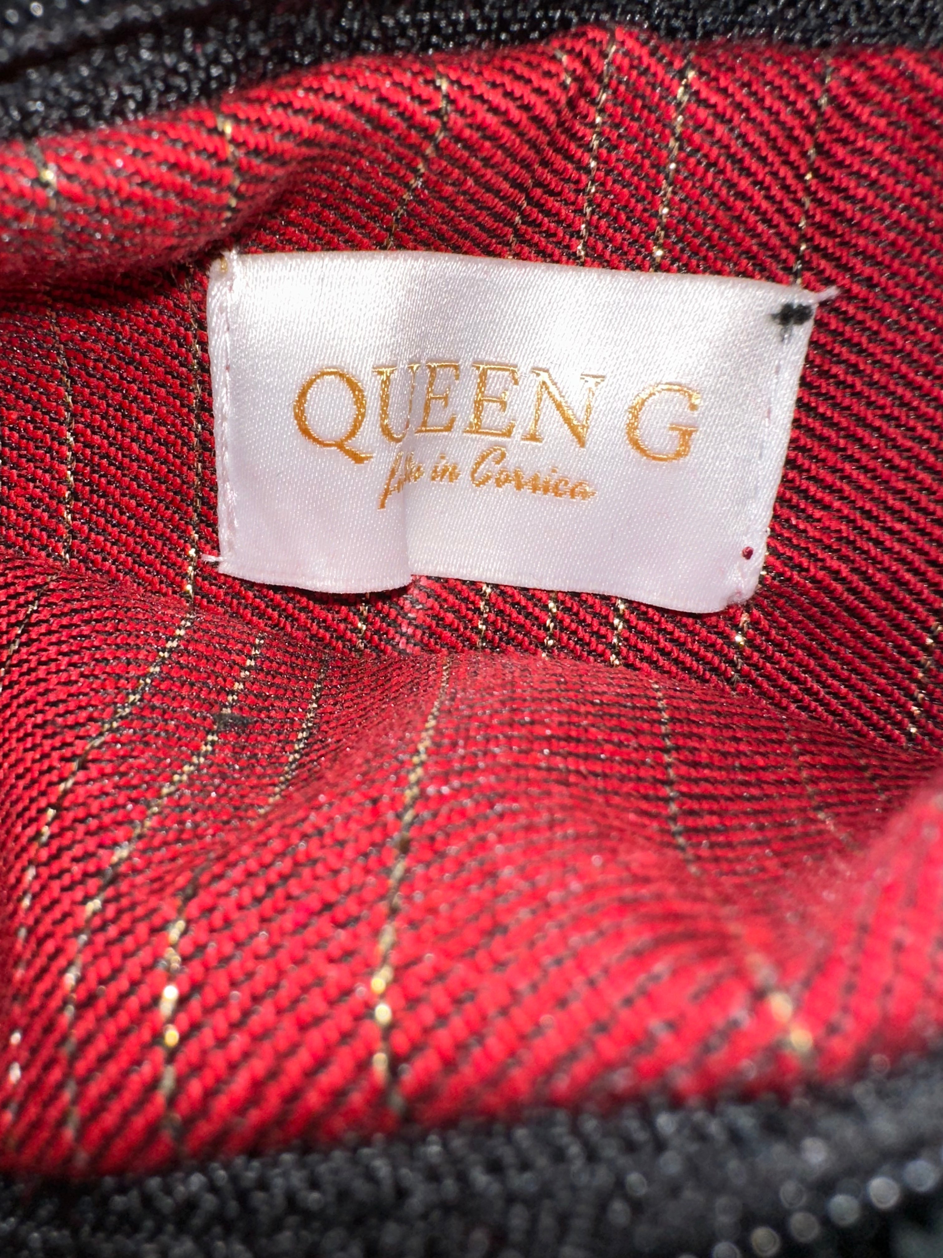 Pochette velours côtelé modèle «Maddie »de couleur Noir et son logo brodé Vert