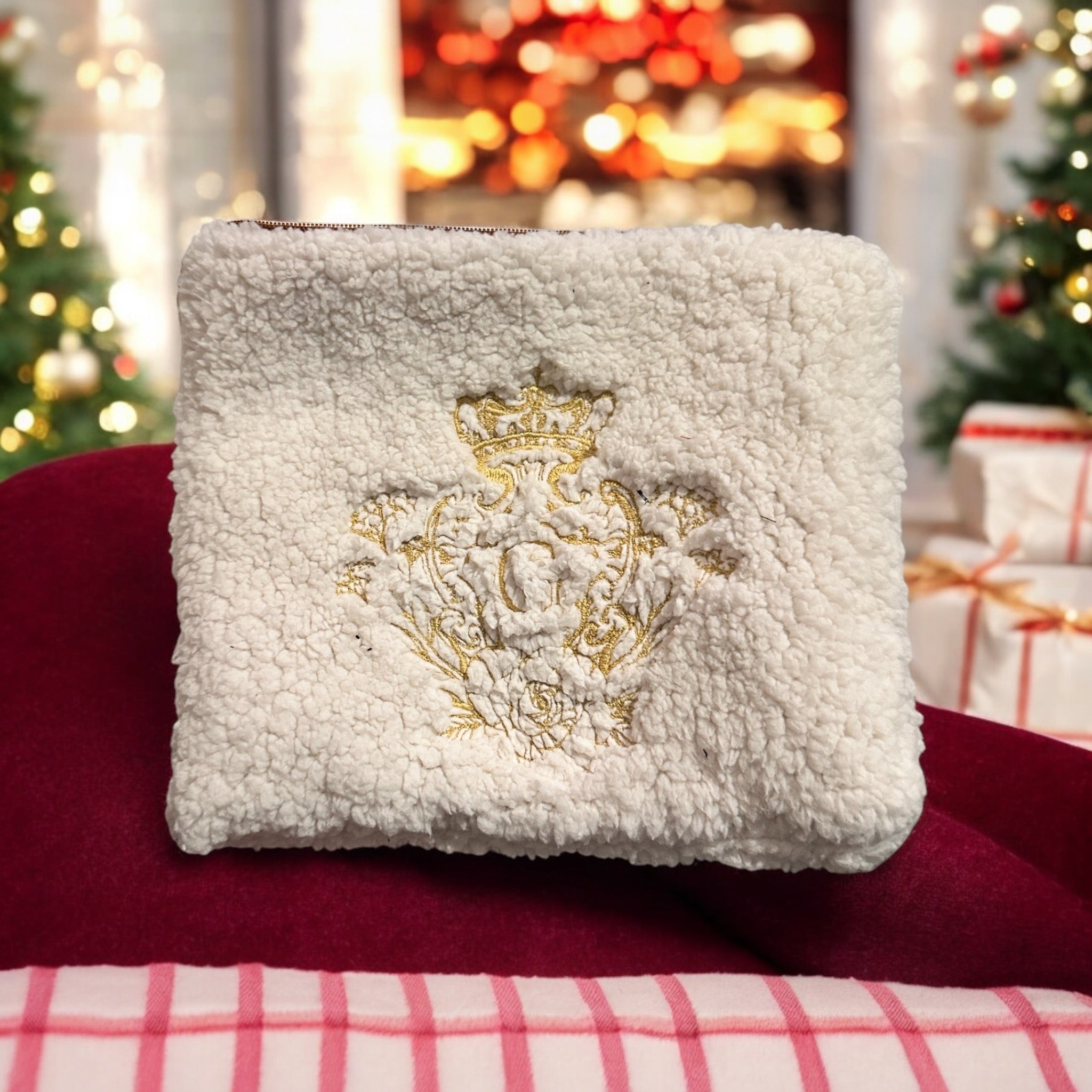 Pochette S en sherpa moutonné uni modèle « Maddy »intérieur en coton doré et son logo brodé Doré