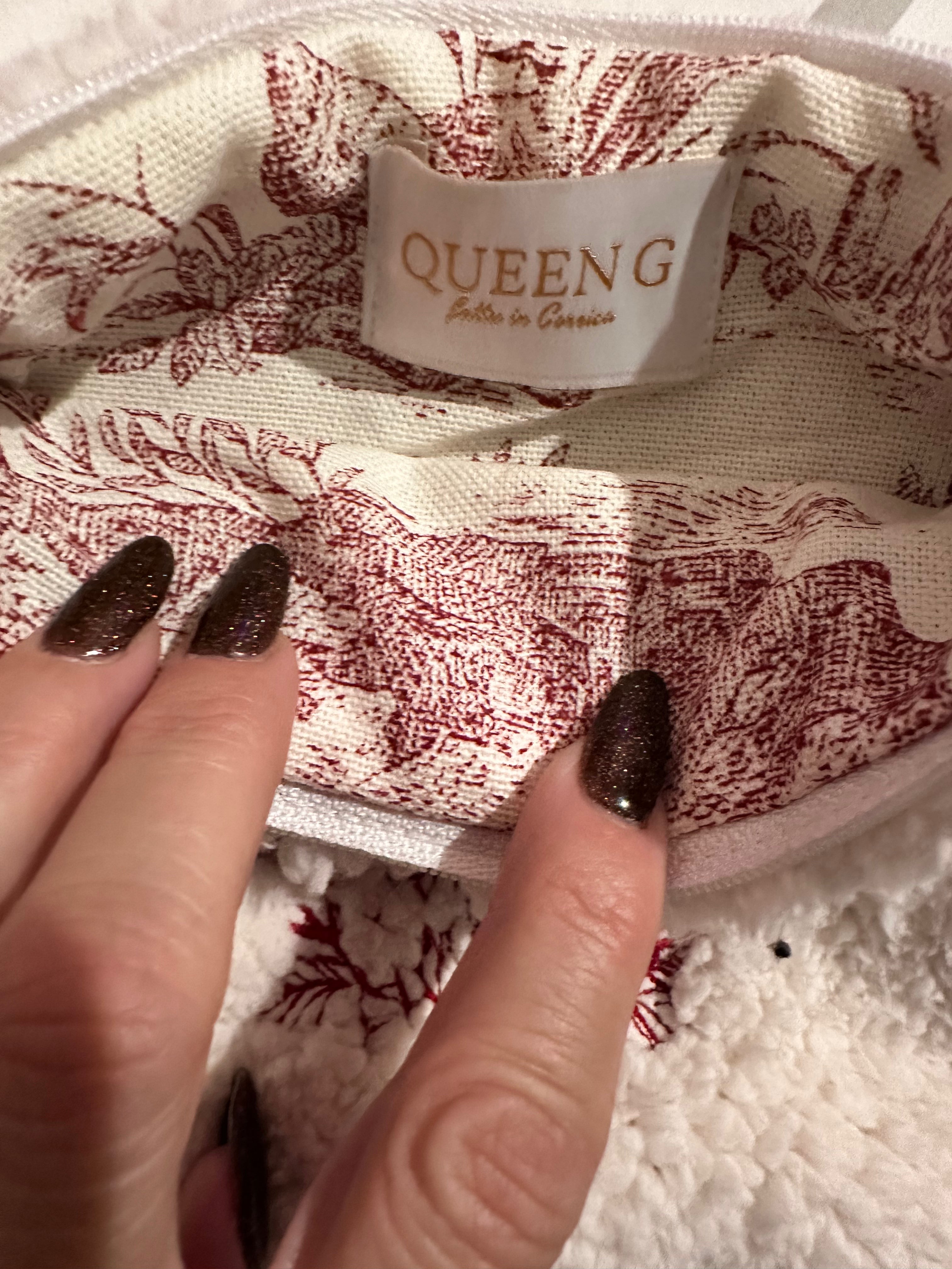 Pochette S en sherpa moutonné uni modèle « Maddy »intérieur en coton et son logo brodé Rouge