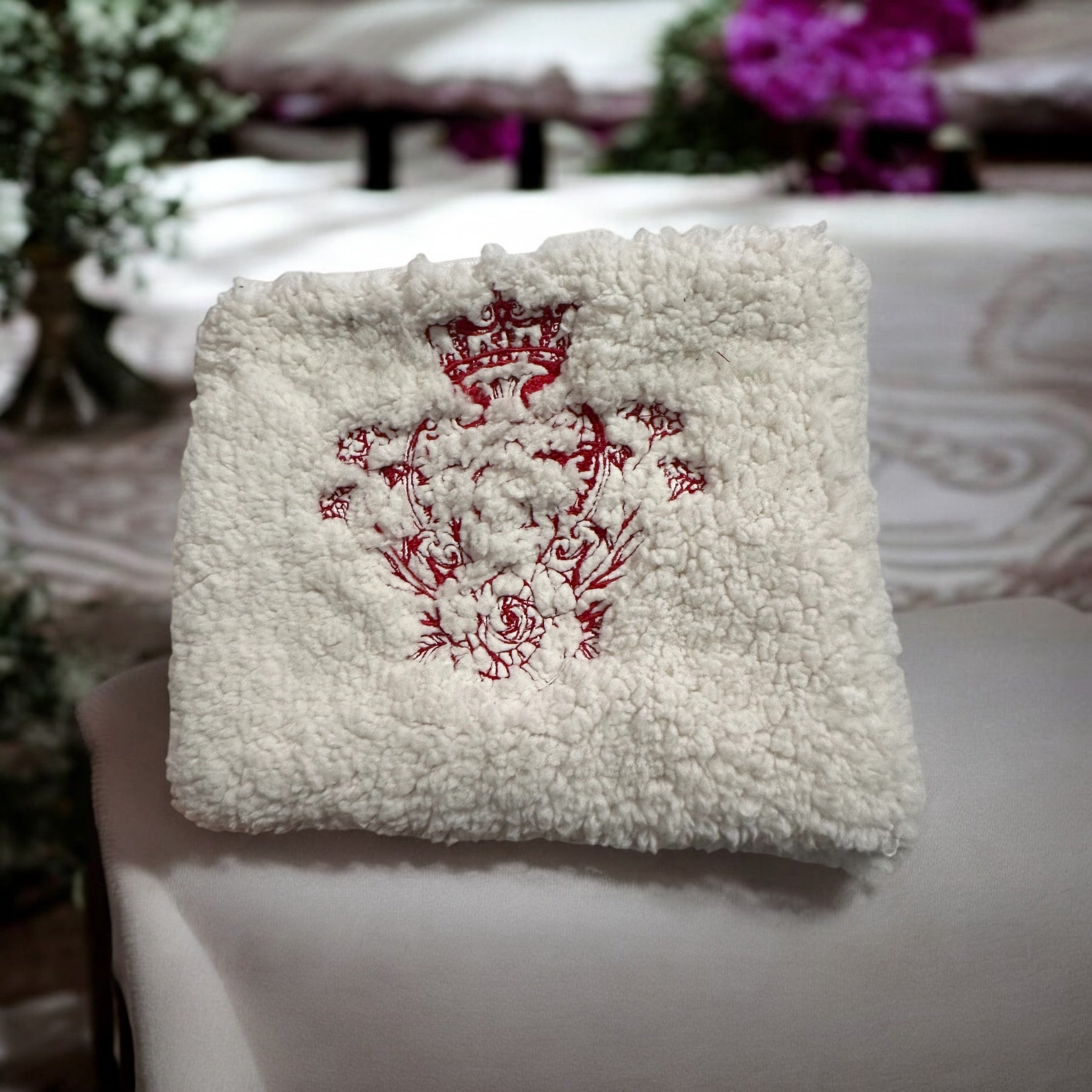 Pochette S en sherpa moutonné uni modèle « Maddy »intérieur en coton et son logo brodé Rouge