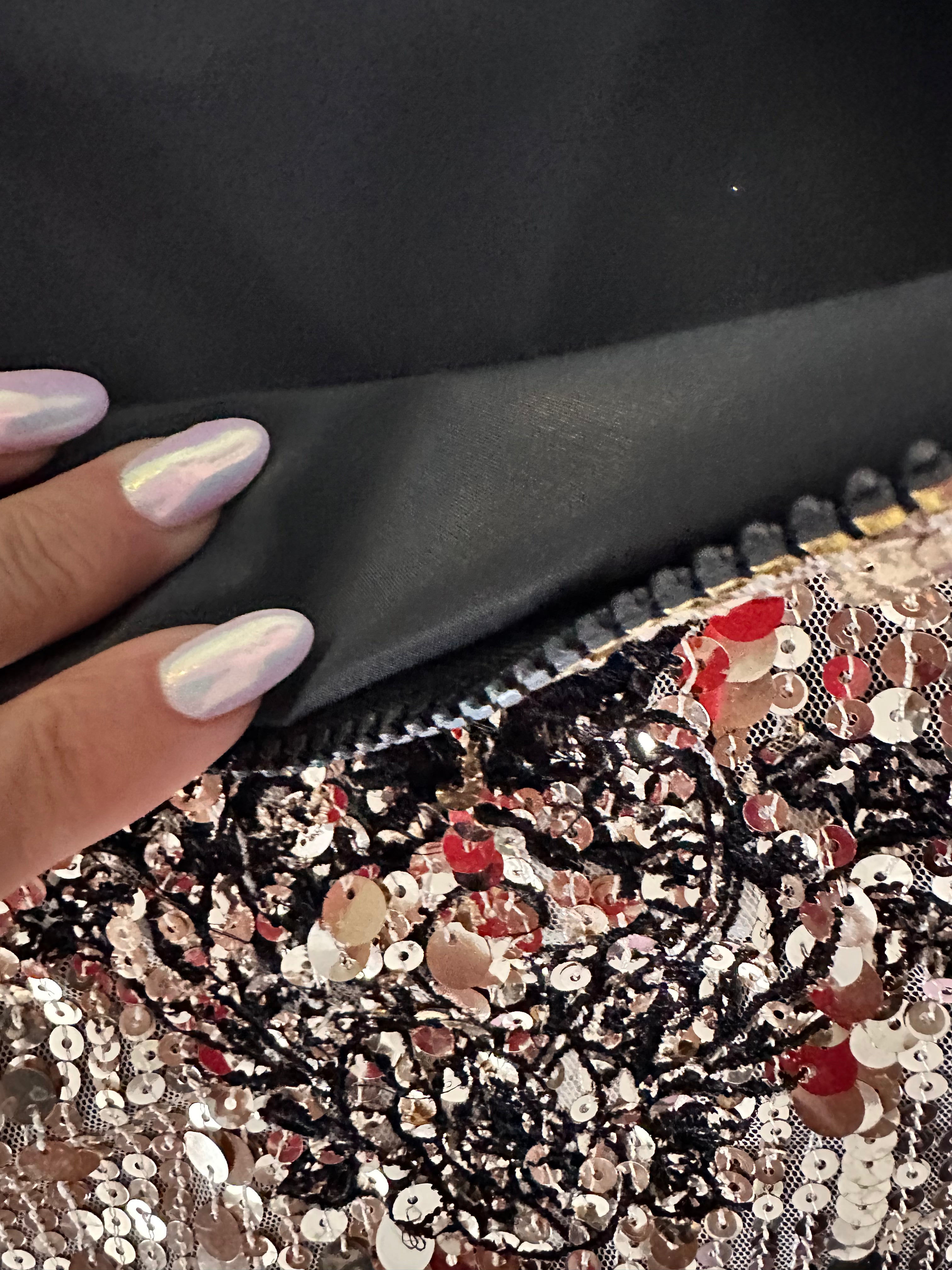 Pochette XL Dorée avec sequins doublure en cretonne enduite Noir et son logo Noir