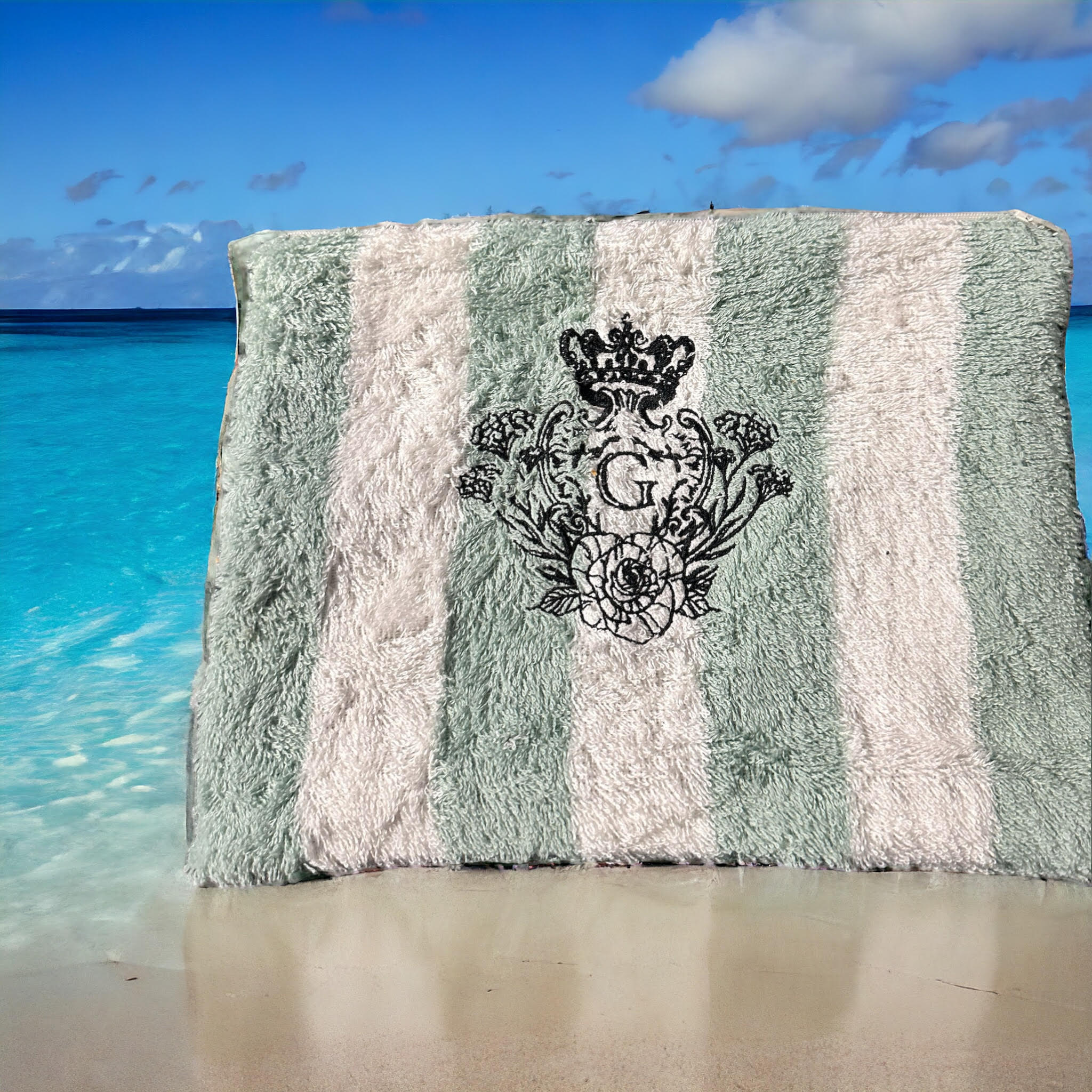Pochette XL en éponge rayé bicolore Celadon (blanc et vert) intérieur en cretonne enduite Thème Palmier et son Logo Noir