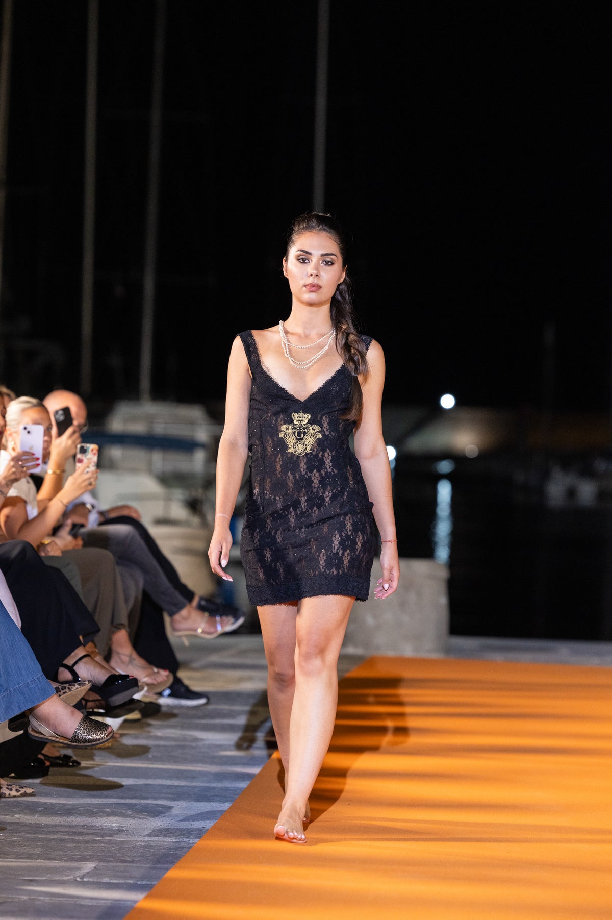 👑CINÉMA NOIR
Robe couture en dentelle noire