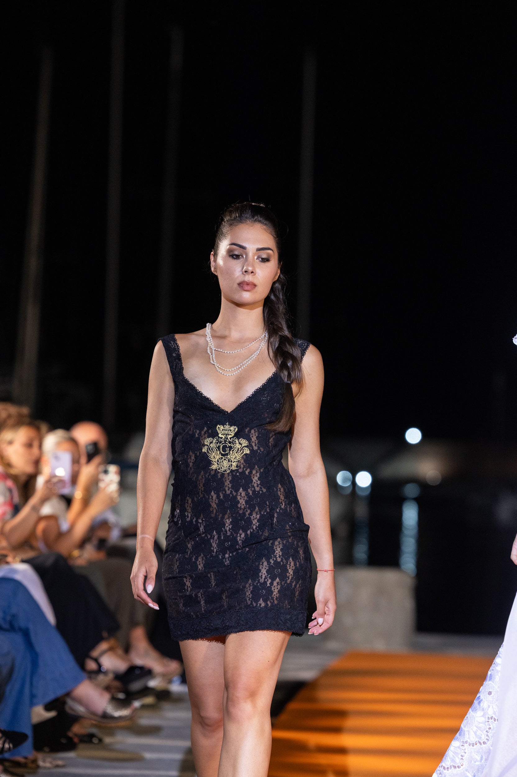 👑CINÉMA NOIR
Robe couture en dentelle noire