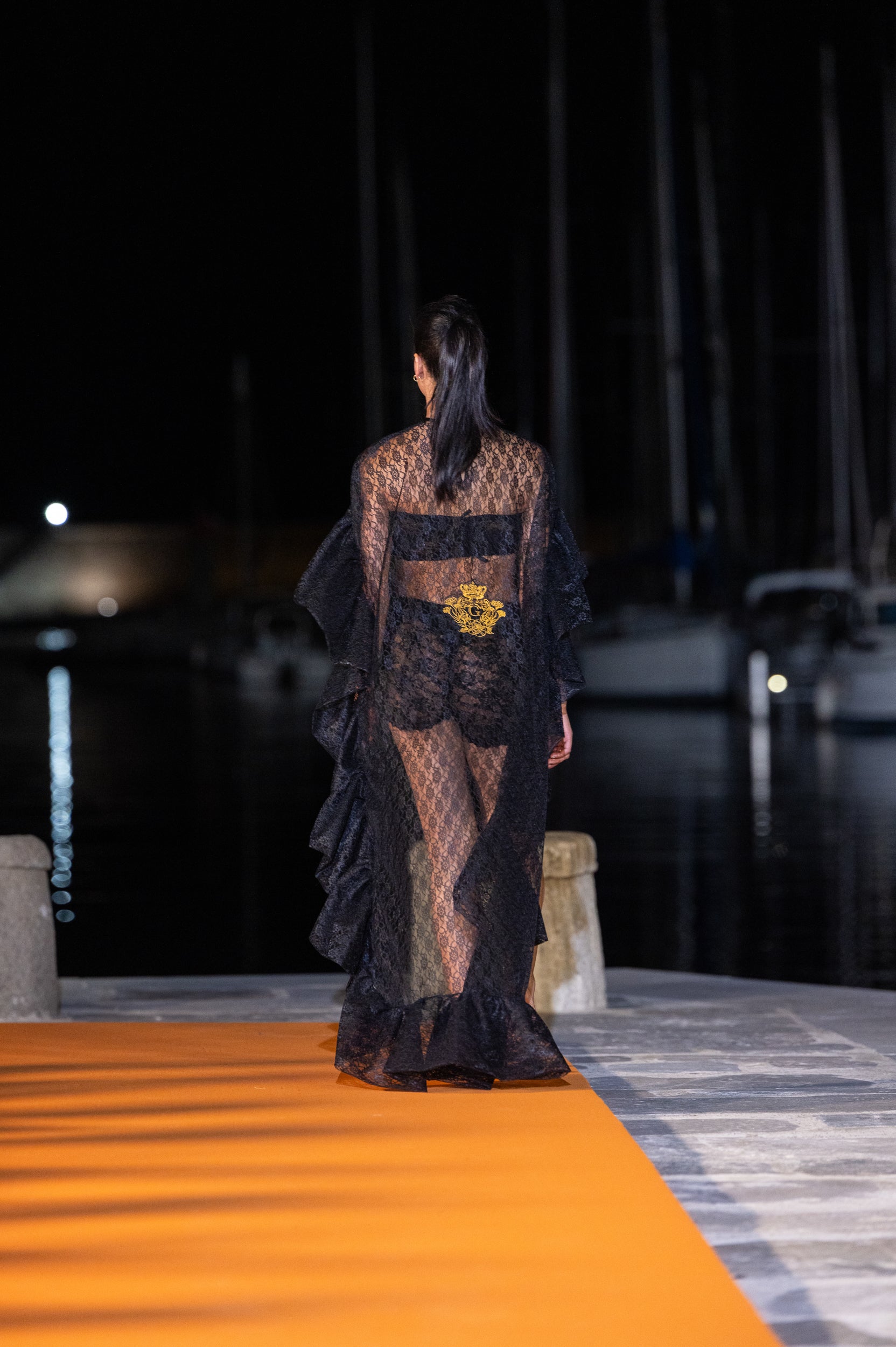👑L’OMBRE DU CINÉMA

Pièce Haute Couture Unique – Queen G