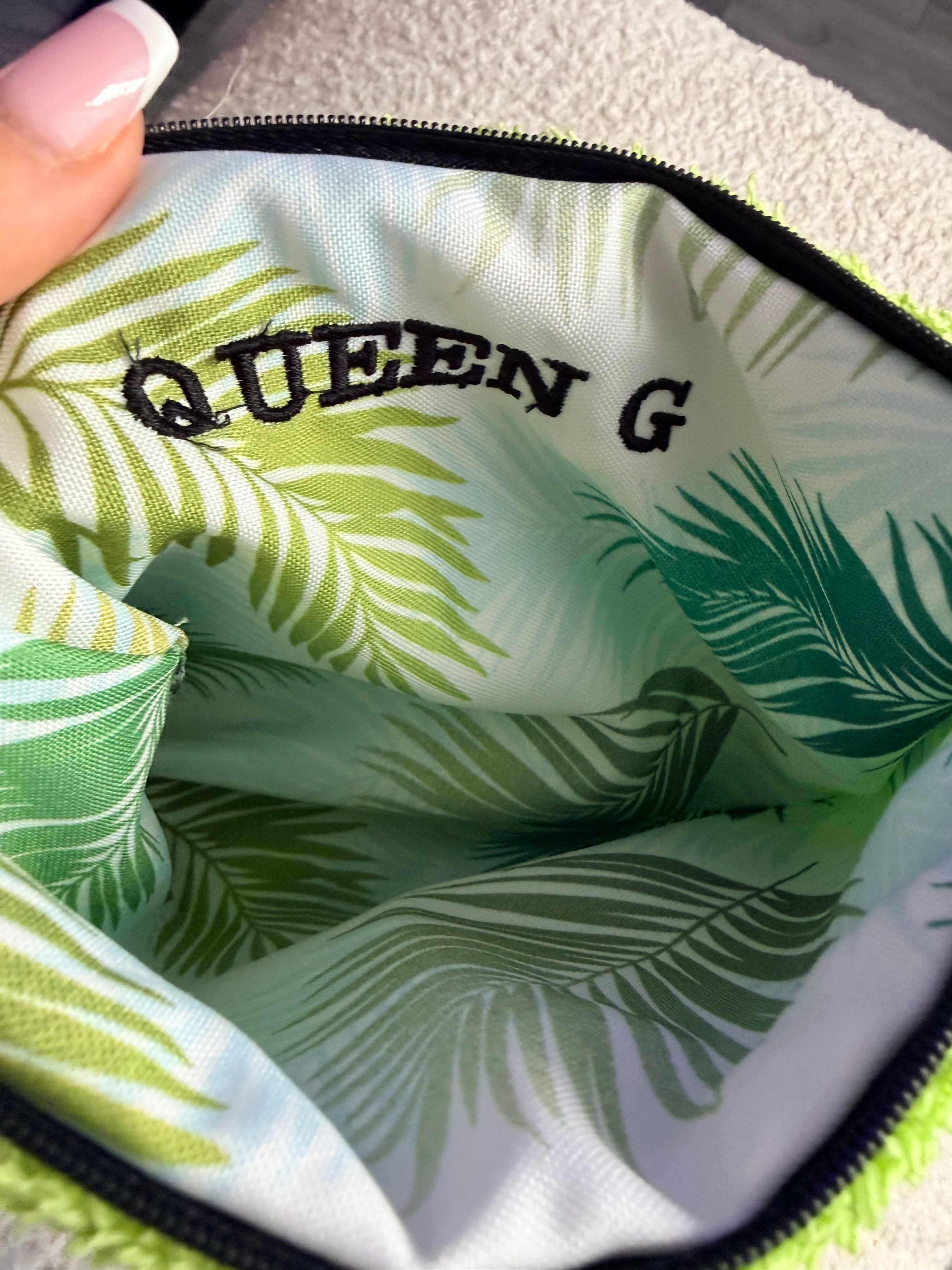 Pochette S en éponge Vert Pomme intérieur en cretonne enduite logo Noir