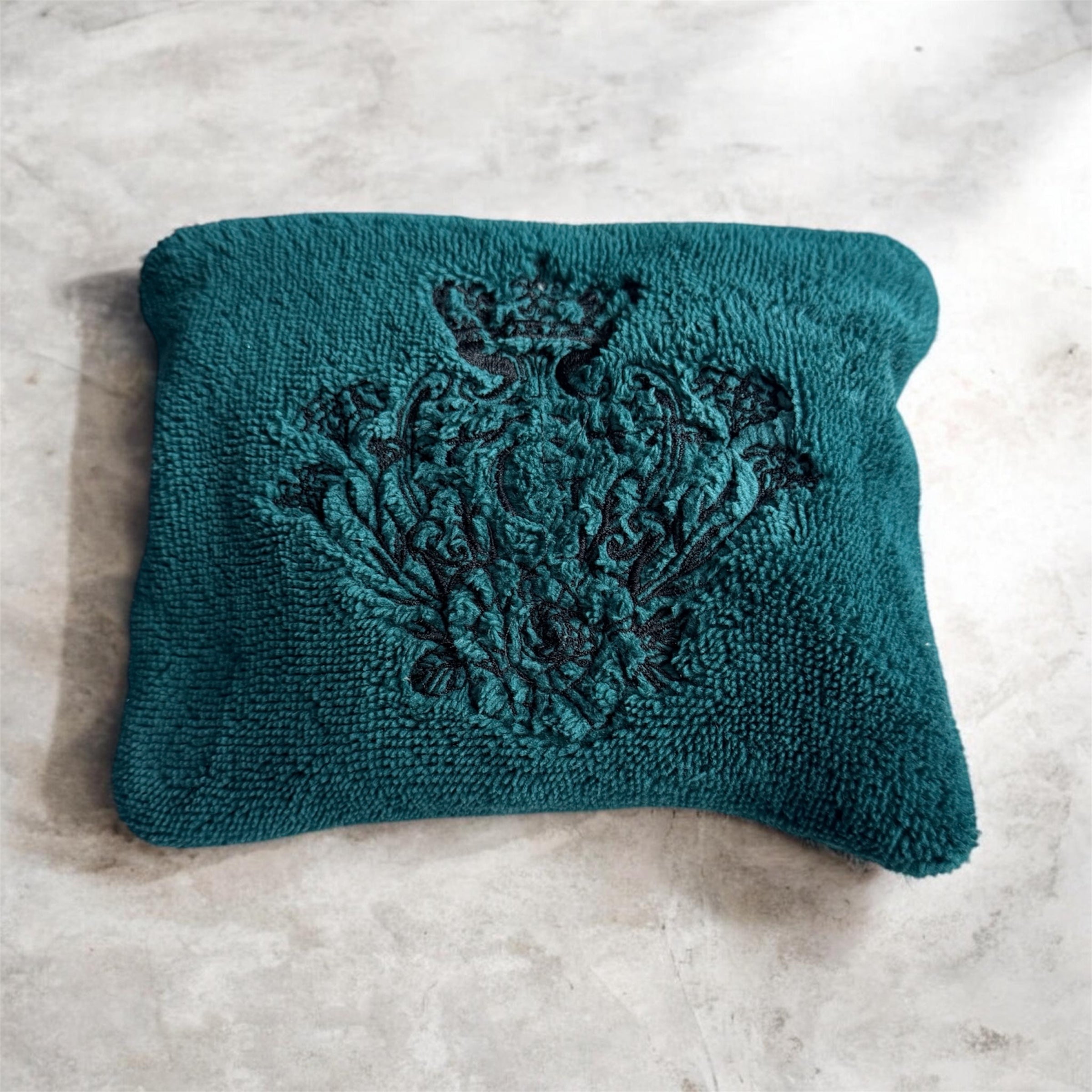 Pochette S en éponge Bambou vert sapin  intérieur en cretonne enduite Logo noir