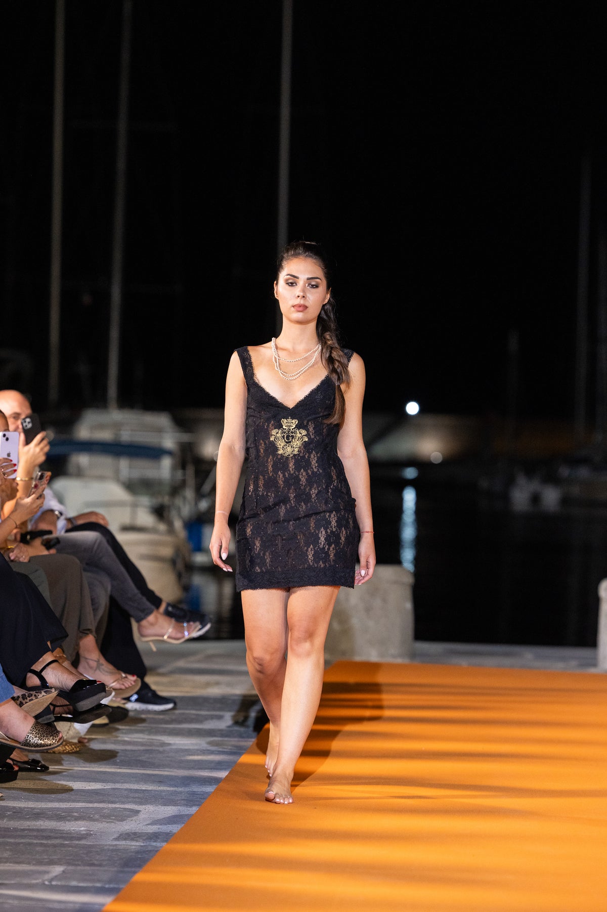 👑CINÉMA NOIR
Robe couture en dentelle noire