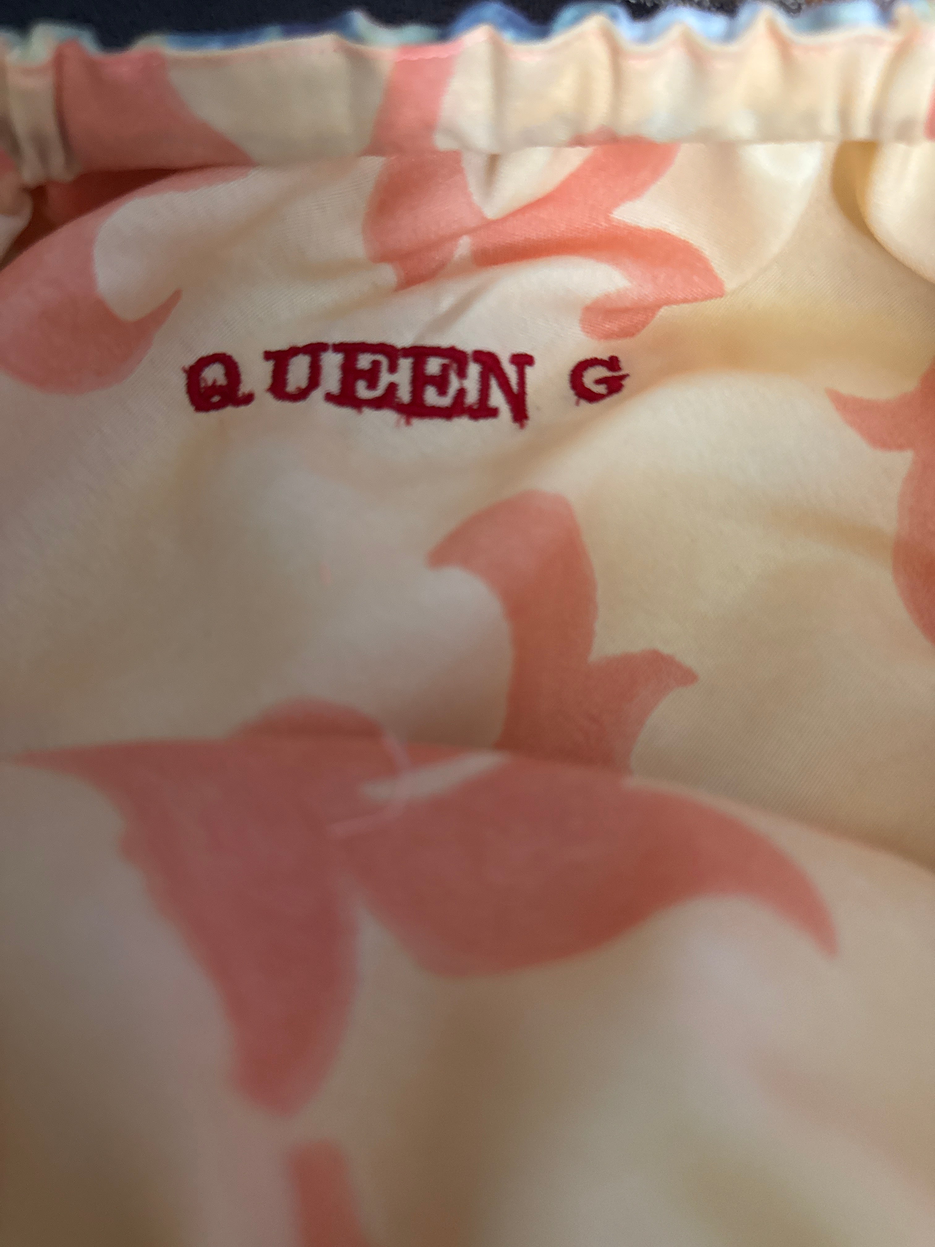 La Queen G 👑 tissus logo Rouge