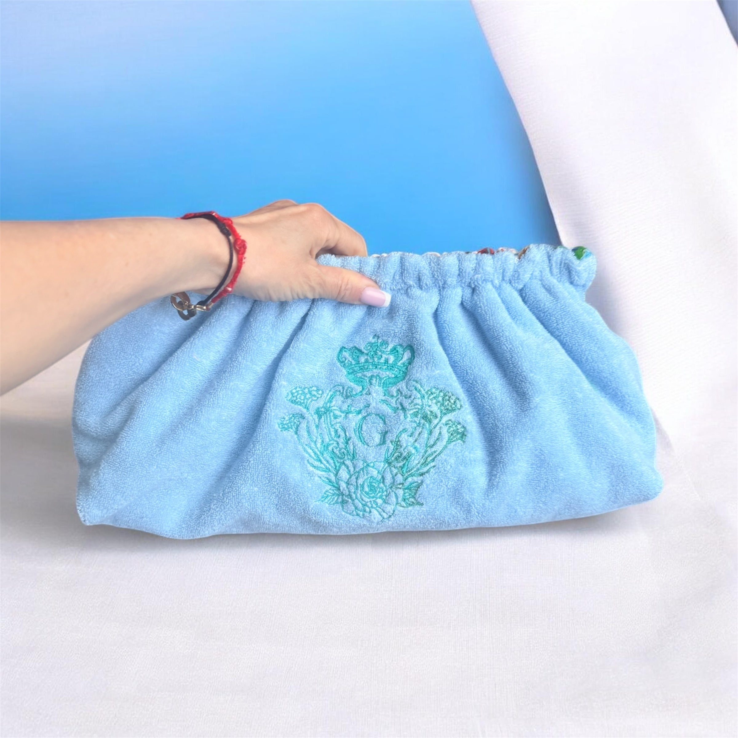 La Queen G 👑 éponge bleue logo bleu et bi Colors