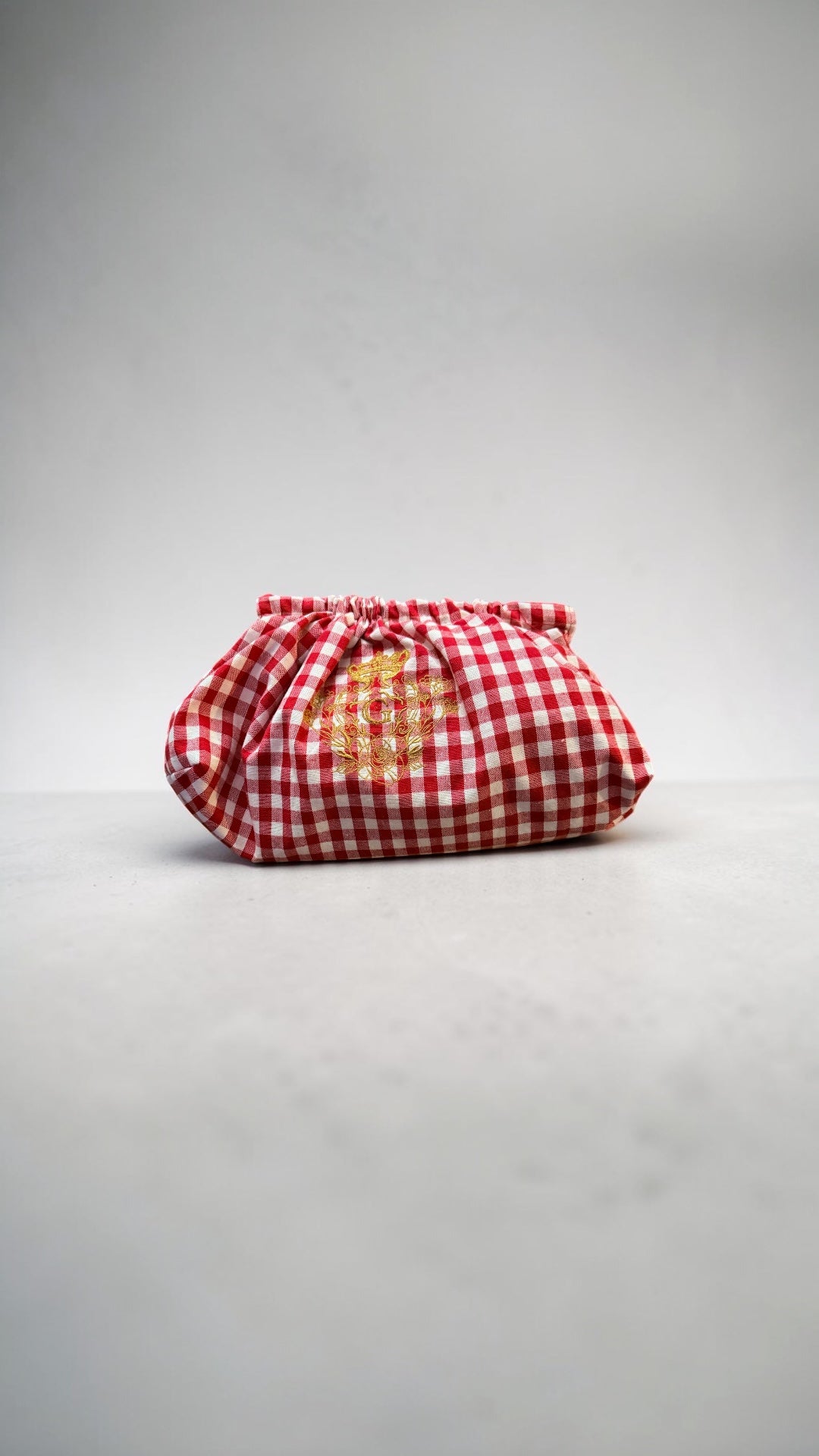 Pochette Vichy Rouge  – Signature Jaune Fluo