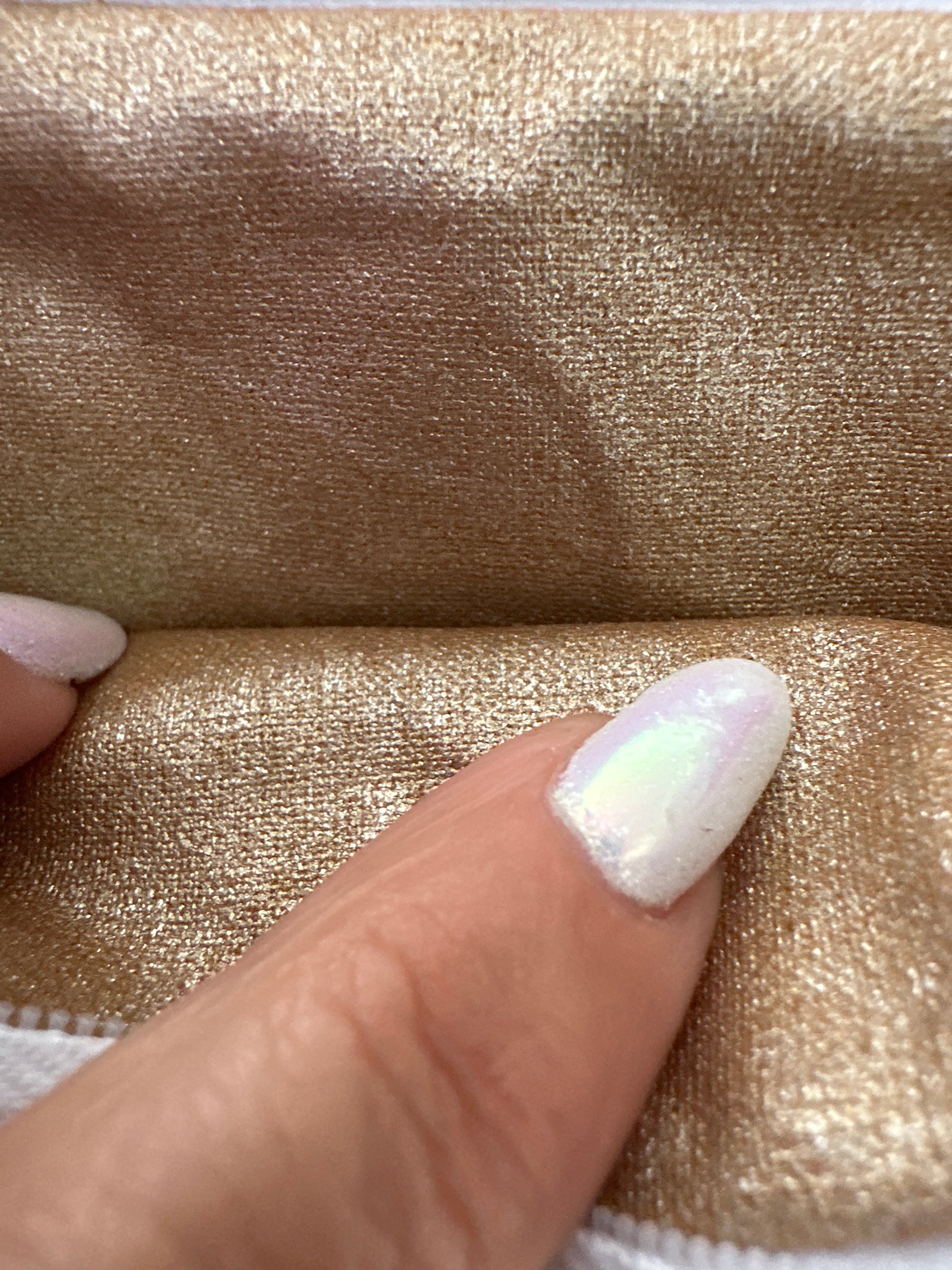 Pochette S dorée avec sequin doublure dorée 👑 et son logo rose