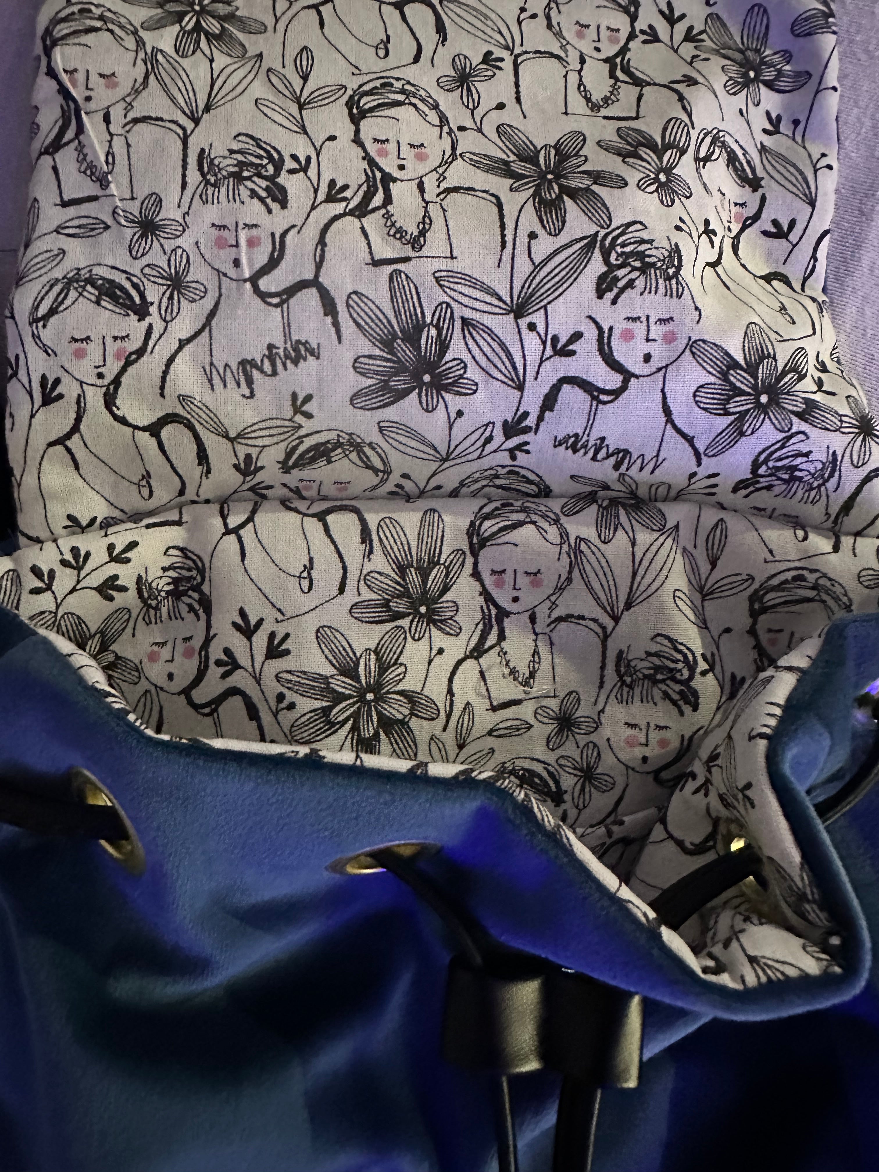 Sac à dos en velours lisse bleu profond