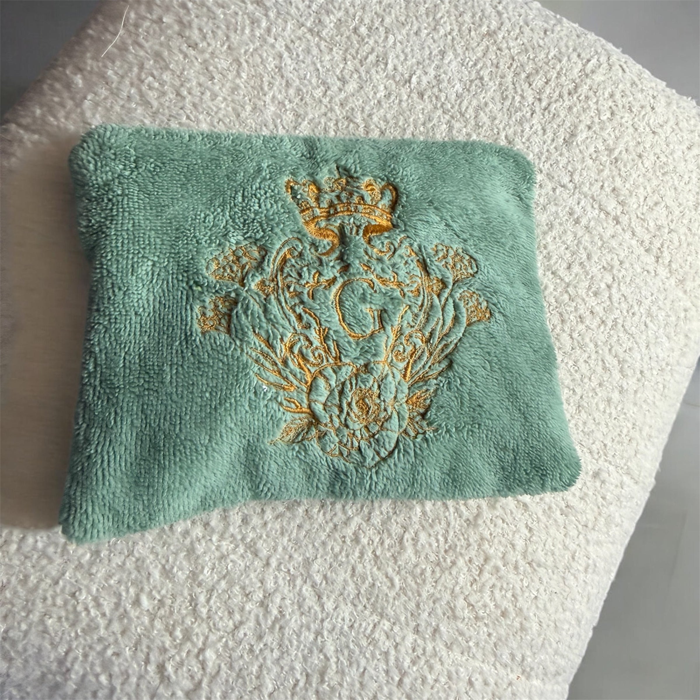 Pochette S en éponge Bambou sauge intérieur en cretonne enduite Logo Doré