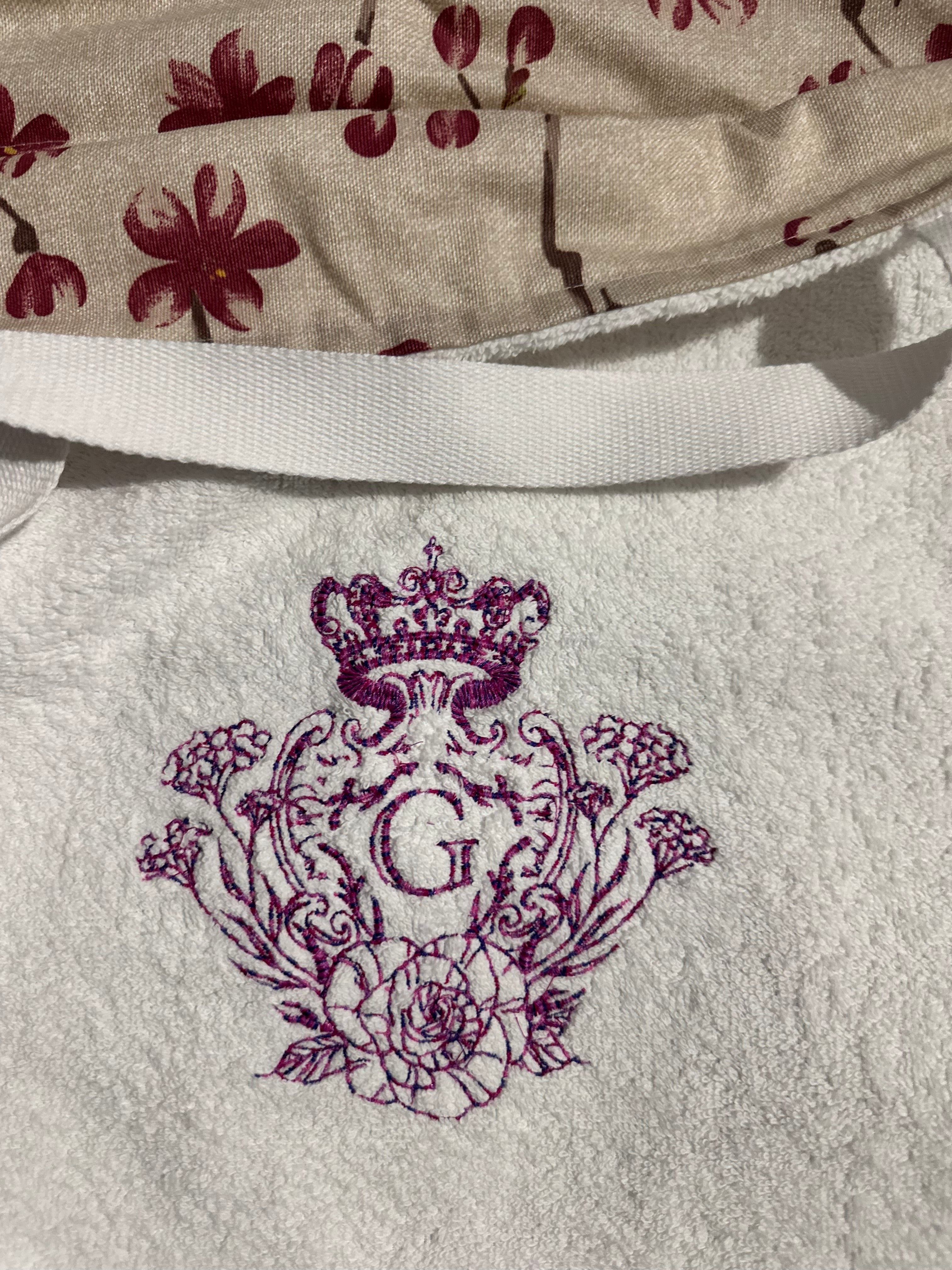 Modèle sac cabas XL éponge Bonie Blanche intérieur en cretonne enduite motif fleurs et son logo fushia