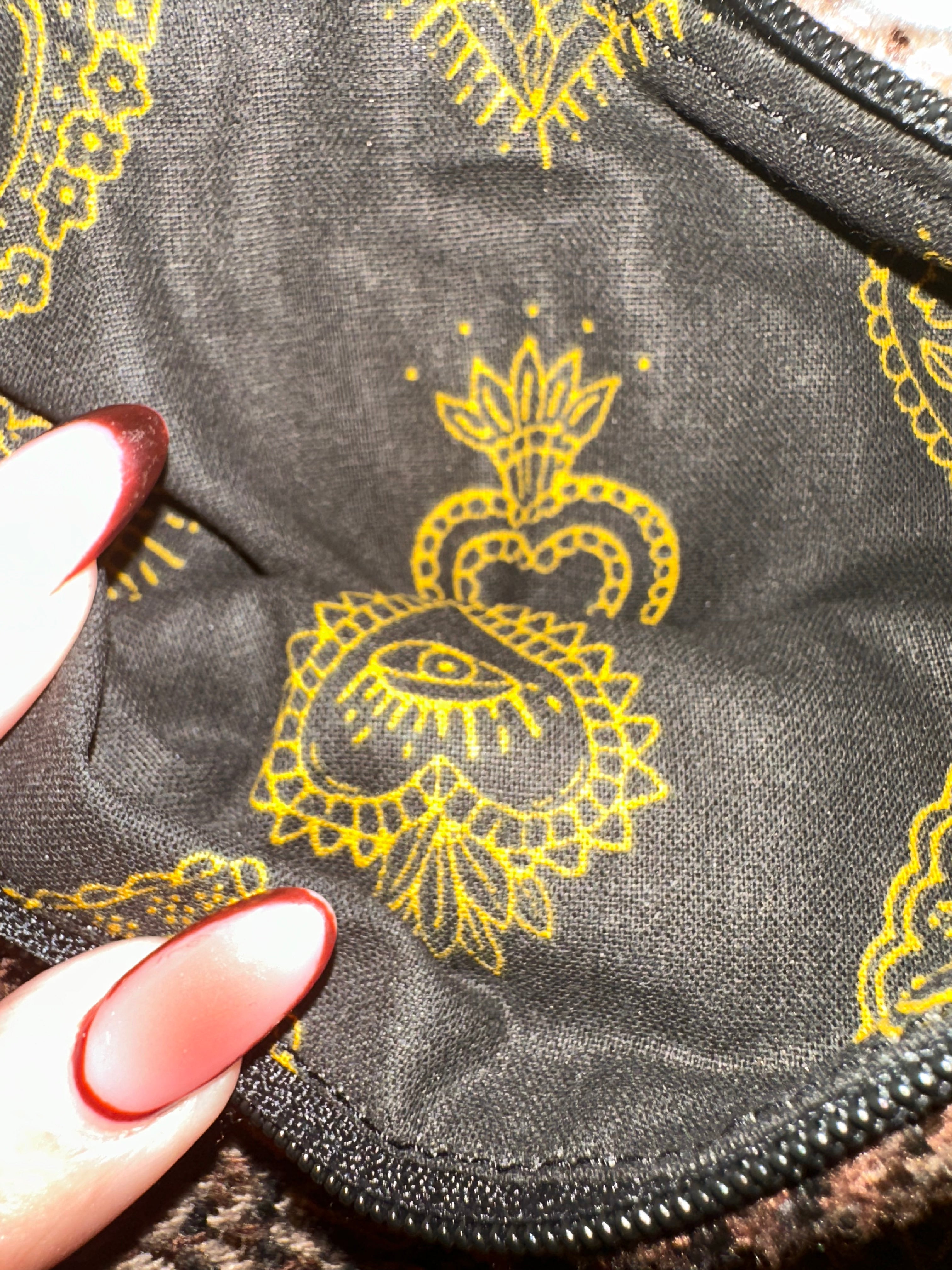 Pochette S Beige et marron et son logo Doré