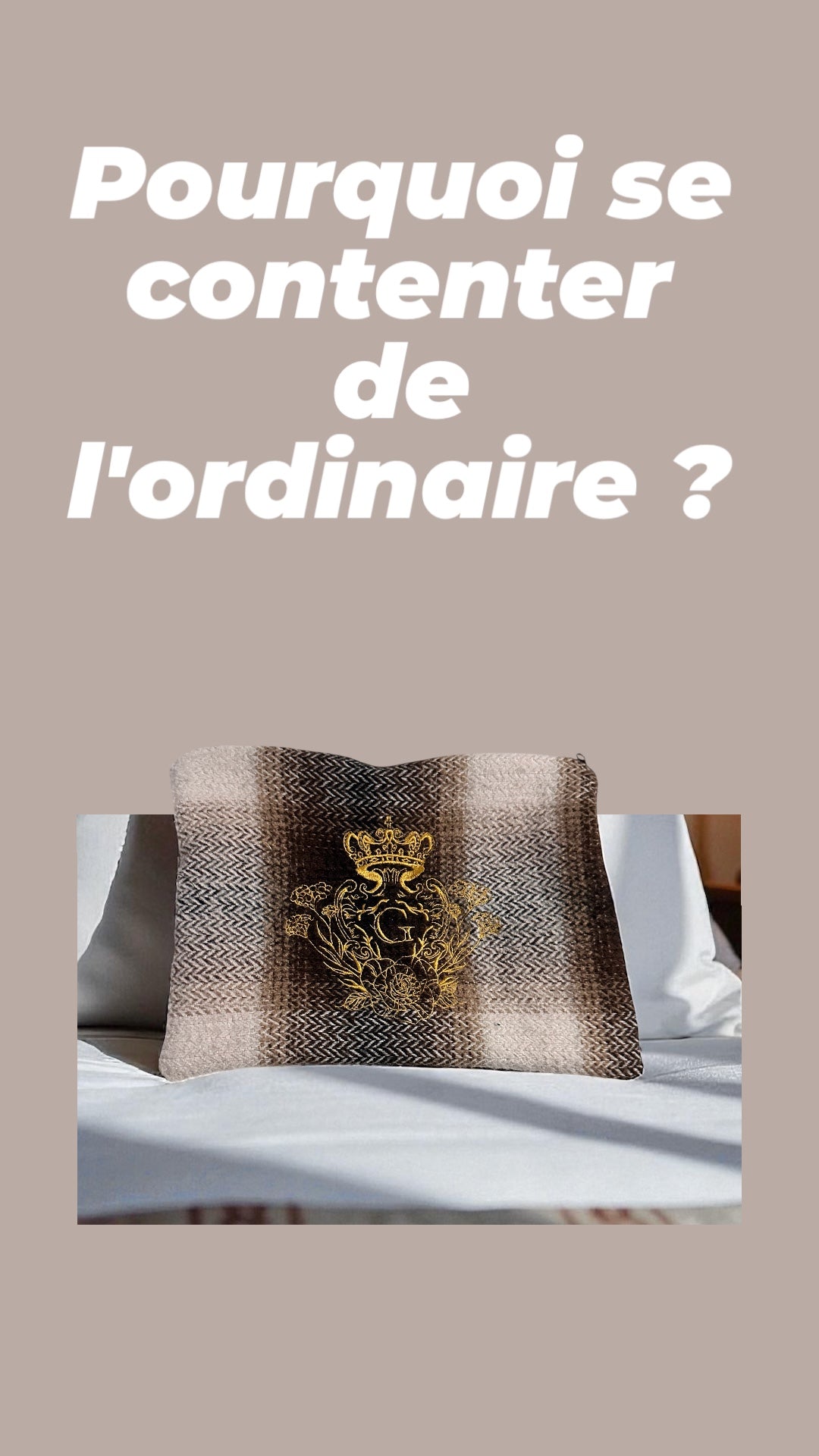 Pochette S Beige et marron et son logo Doré