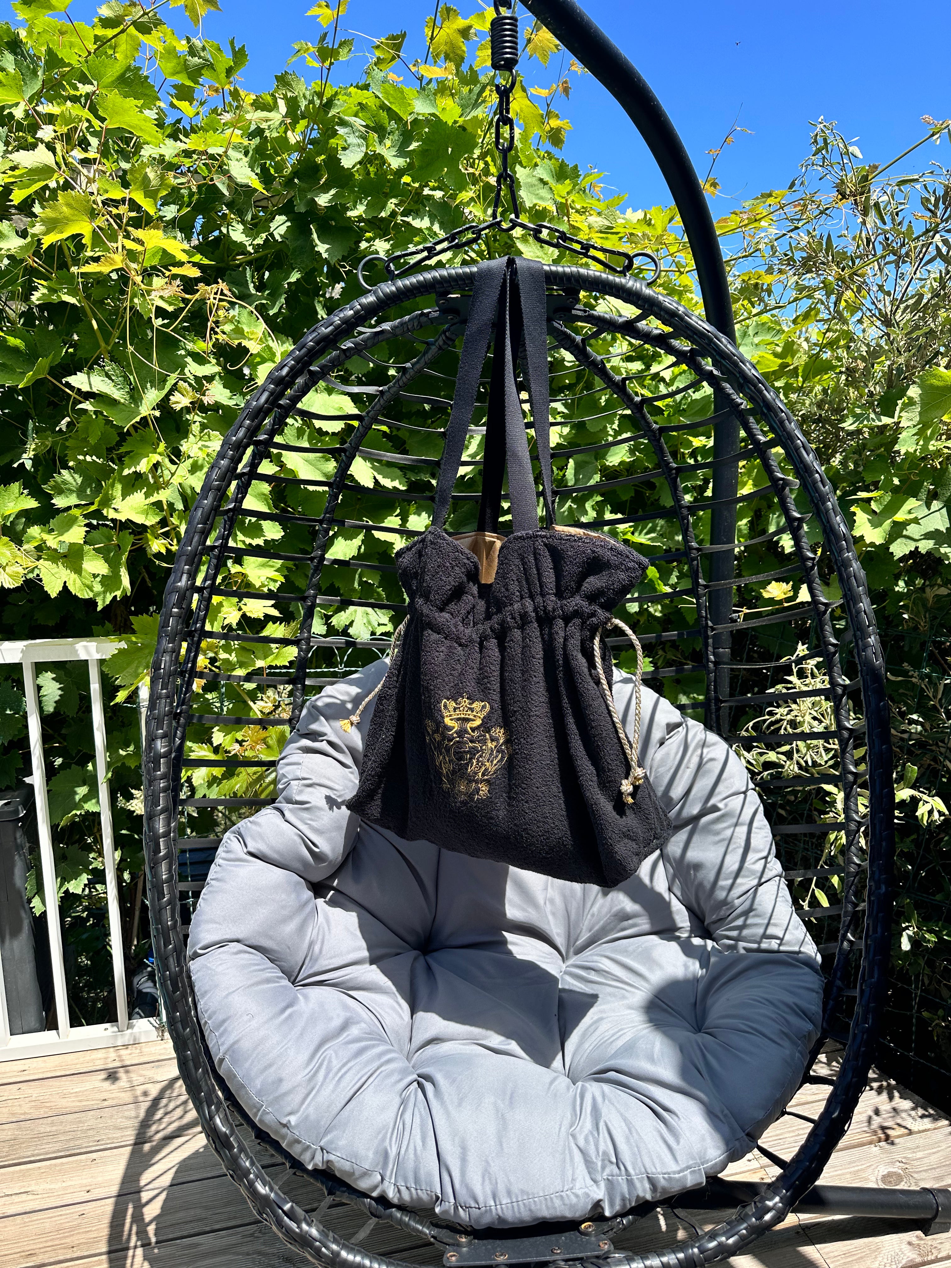 Modèle sac cabas XL éponge coton Noir Laguna intérieur cretonne enduite Dorée Paillette et son logo Doré