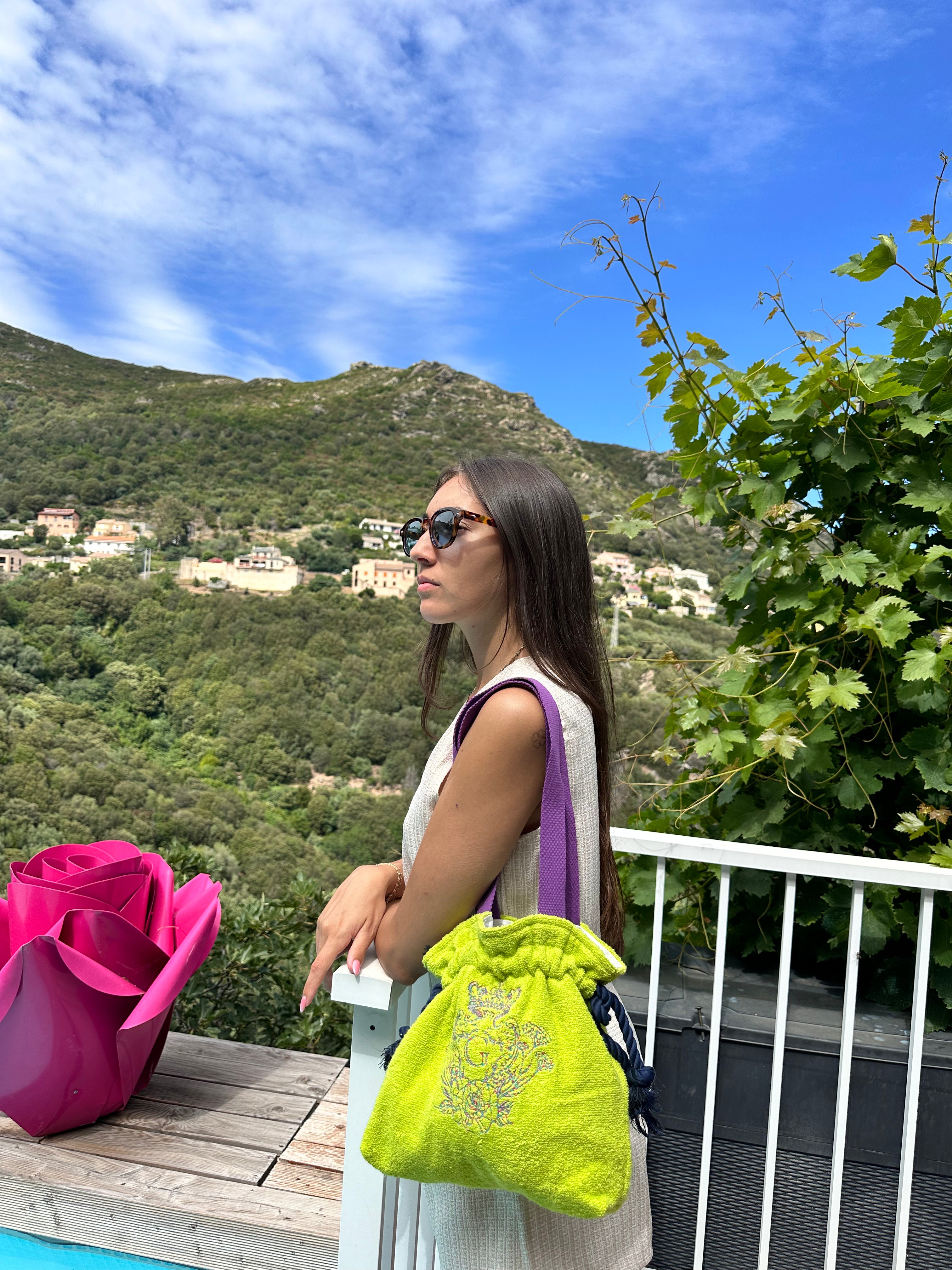 Modèle Mini sac cabas en éponge Vert Pomme  intérieur en cretonne enduite Blanc Nacré Logo Bleu et Rose