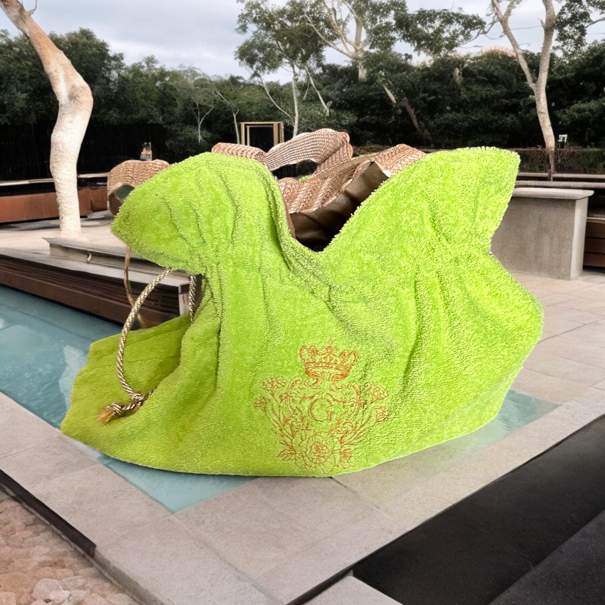 Modèle sac cabas XL en éponge Vert pomme  intérieur en cretonne enduite Dorée Logo Doré