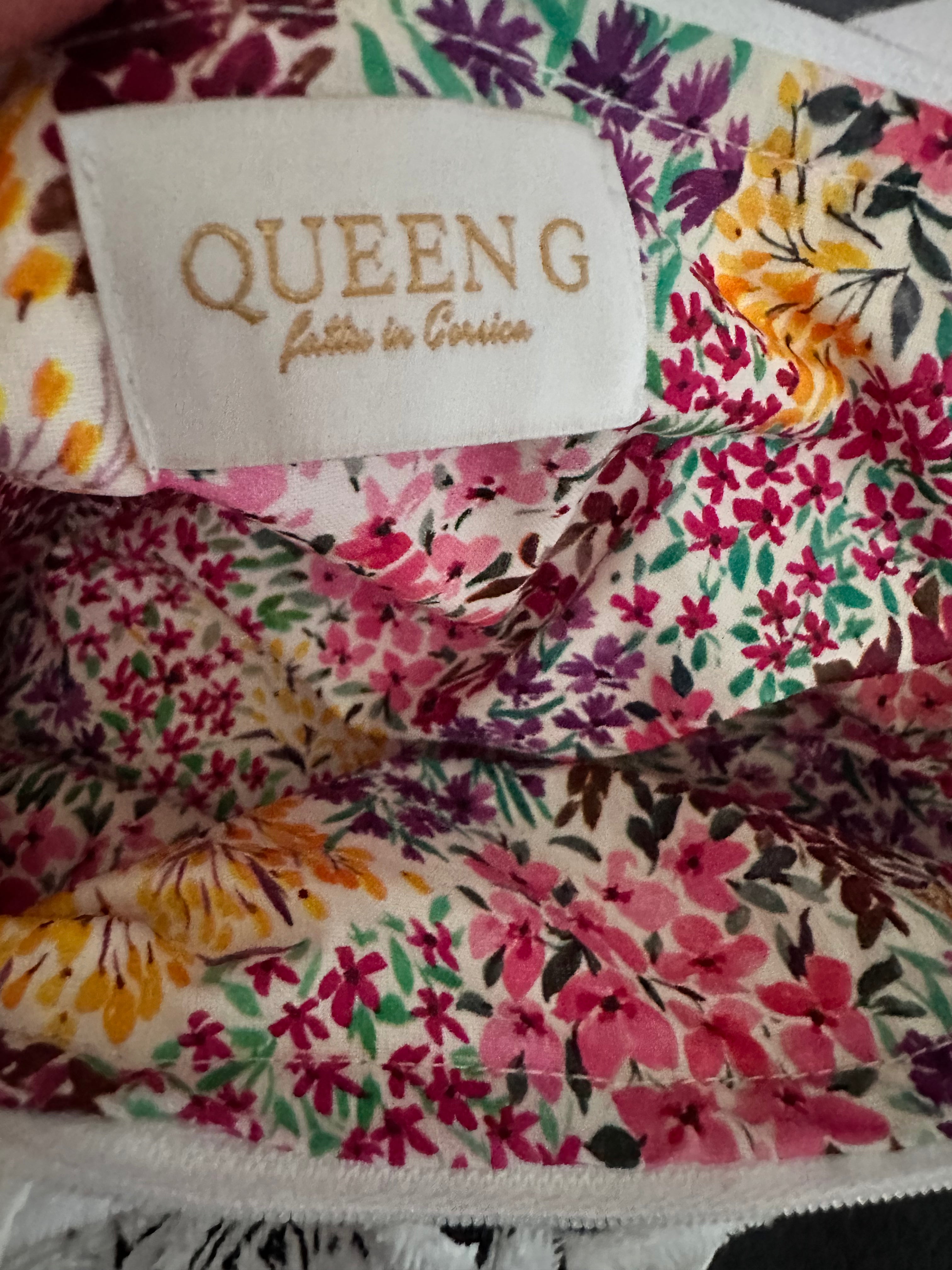 Modèle Mini sac cabas en éponge Bambou Blanche intérieur en cretonne enduite Fleuri Logo Noir