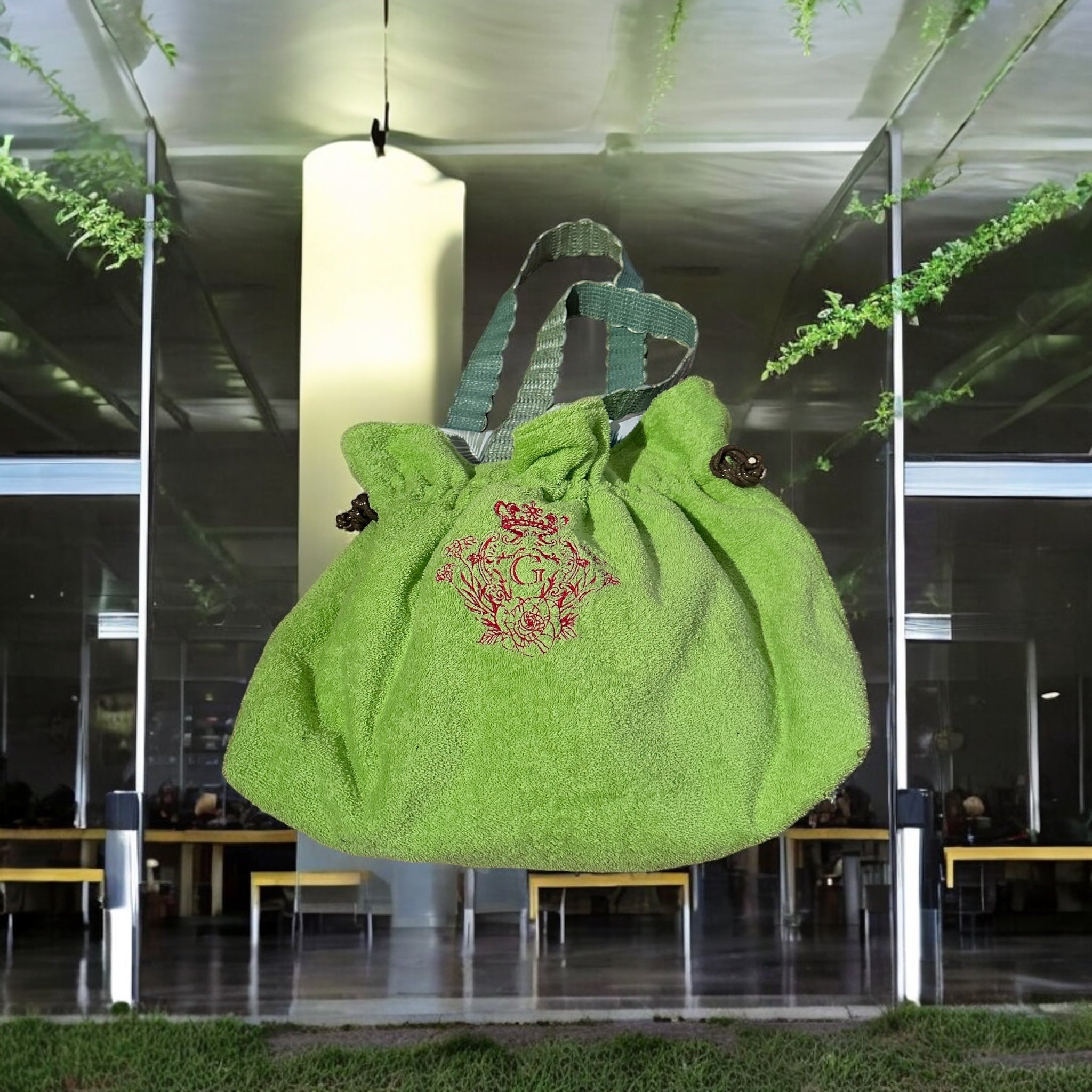 Modèle sac cabas XL en éponge Vert pomme  intérieur en cretonne enduite Logo Rouge