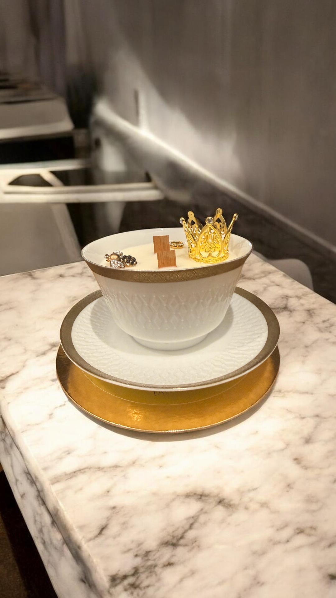 Bougie Queen G ambre Gris