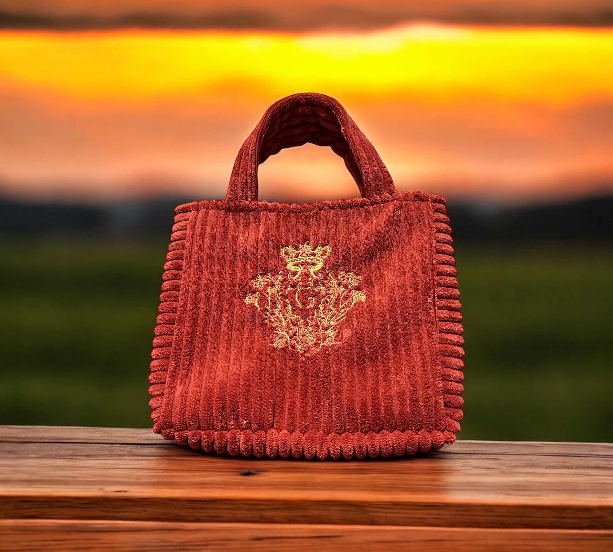 Sac modèle « Marine »couleur Terracotta intérieur coton et sa broderie Dorée