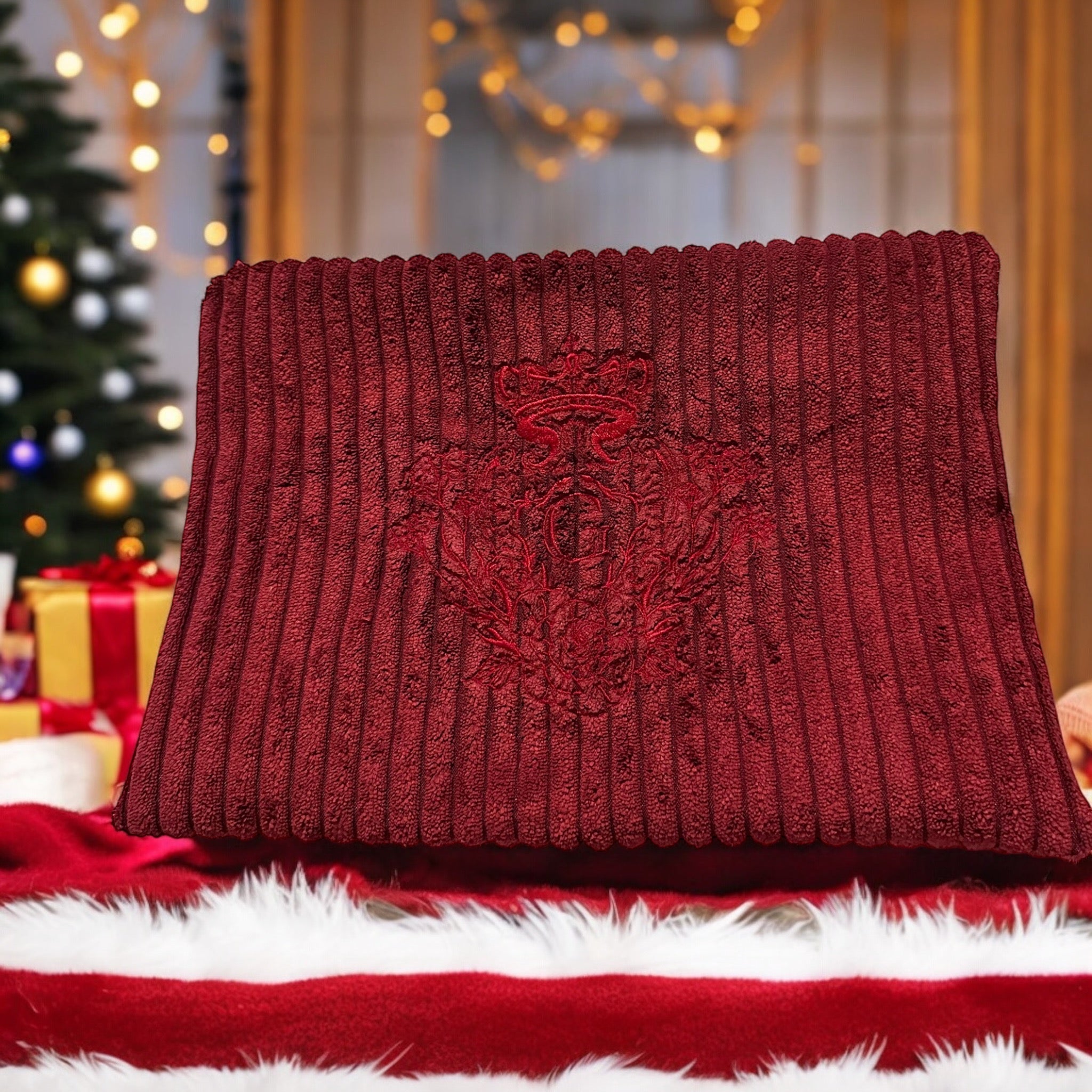 Pochette velours côtelé modèle « Maddie »couleur Rouge doublure en flanelle thème Noël tartan flocon or rouge  et son logo Rouge