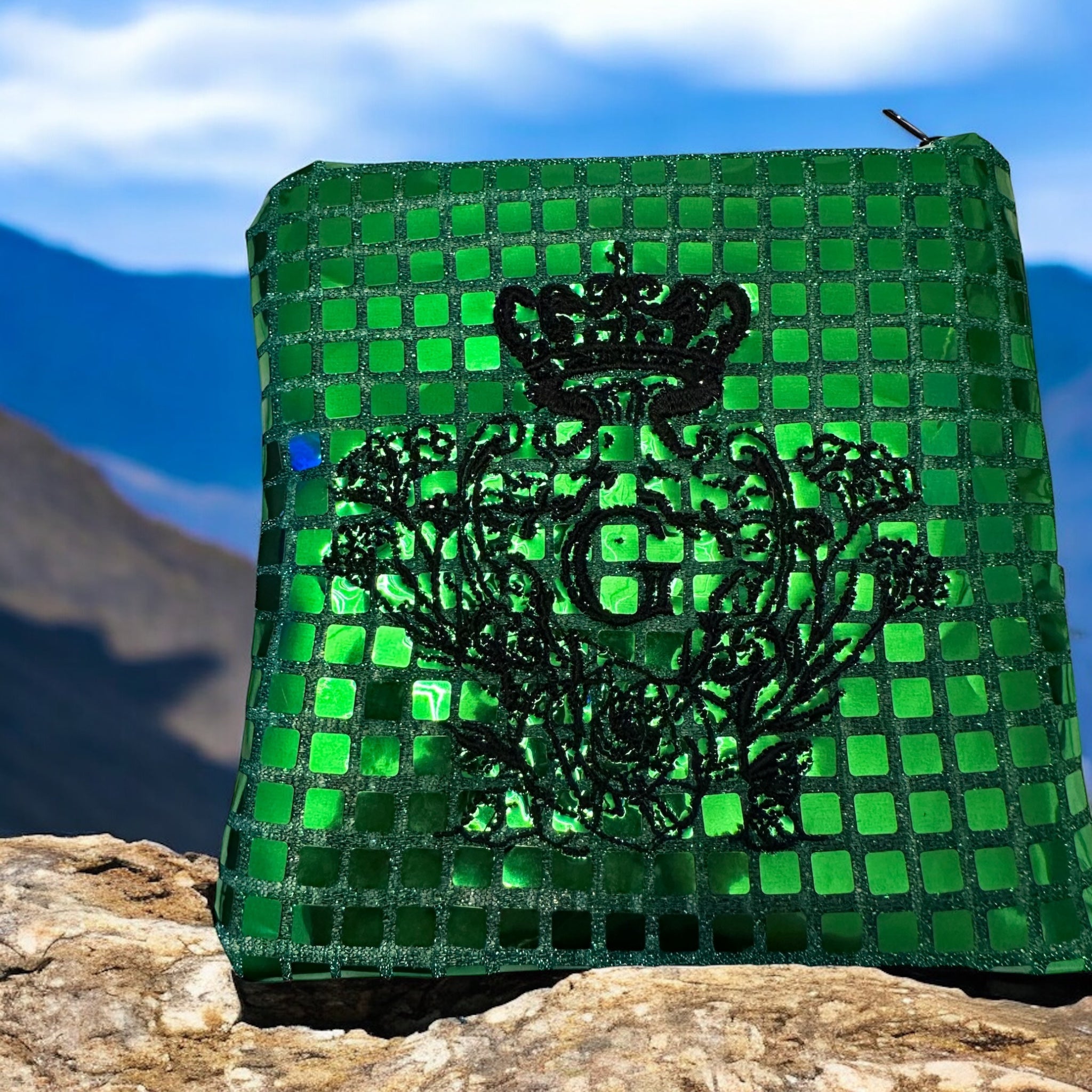 Pochette S paillettes carrées Verte sa doublure Noir et son logo Noir