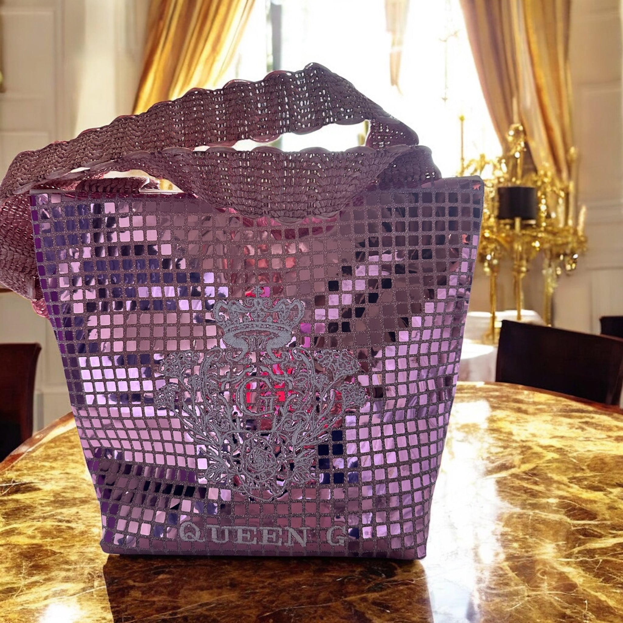 Sac paillettes carrées Rose sa doublure Blanche et son logo Blanc