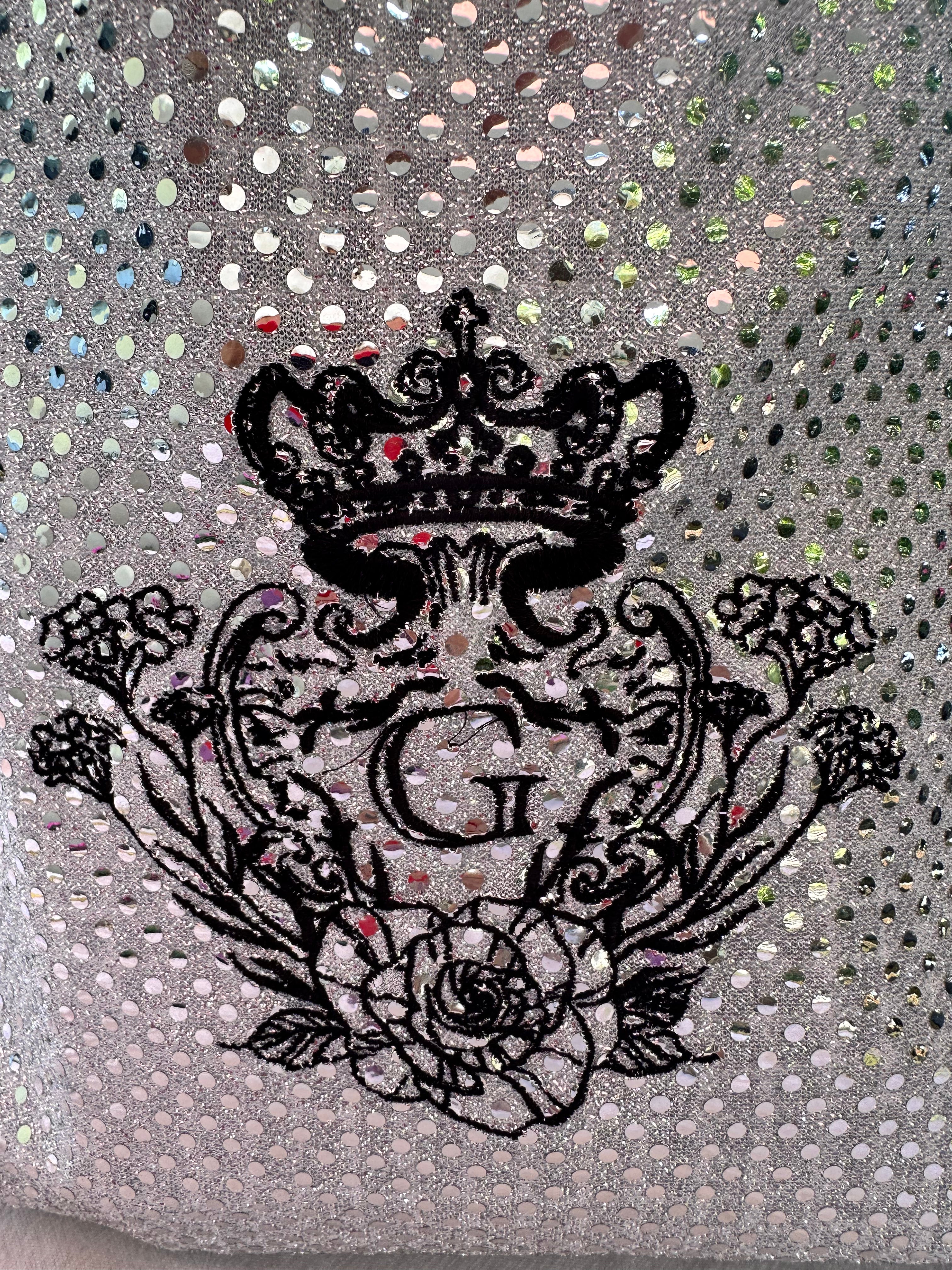 Sac XL paillettes rondes  Argent sa doublure Argentée et son logo noir