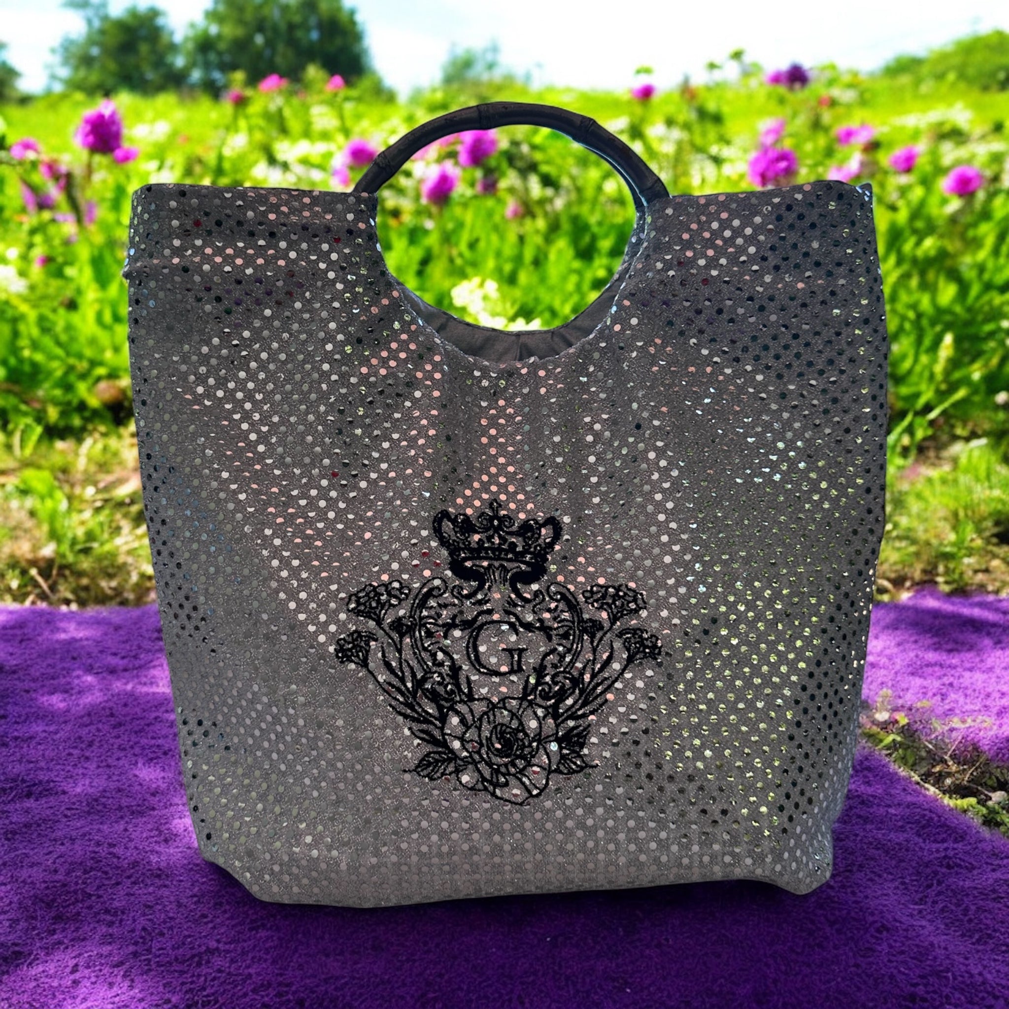Sac paillettes rondes  Argent sa doublure Argentée et son logo noir