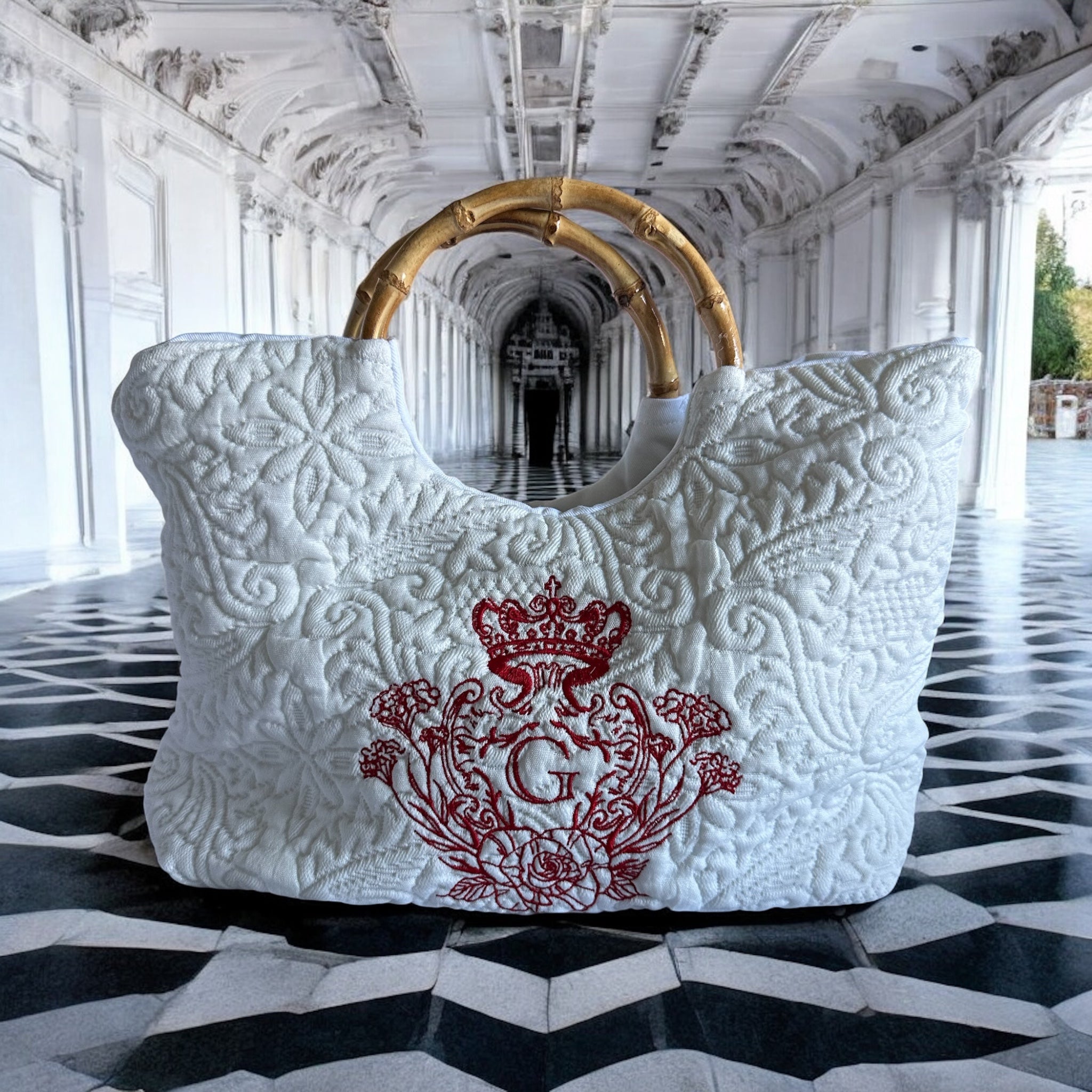Sac matelassé doublure blanche  👑 et son logo rouge