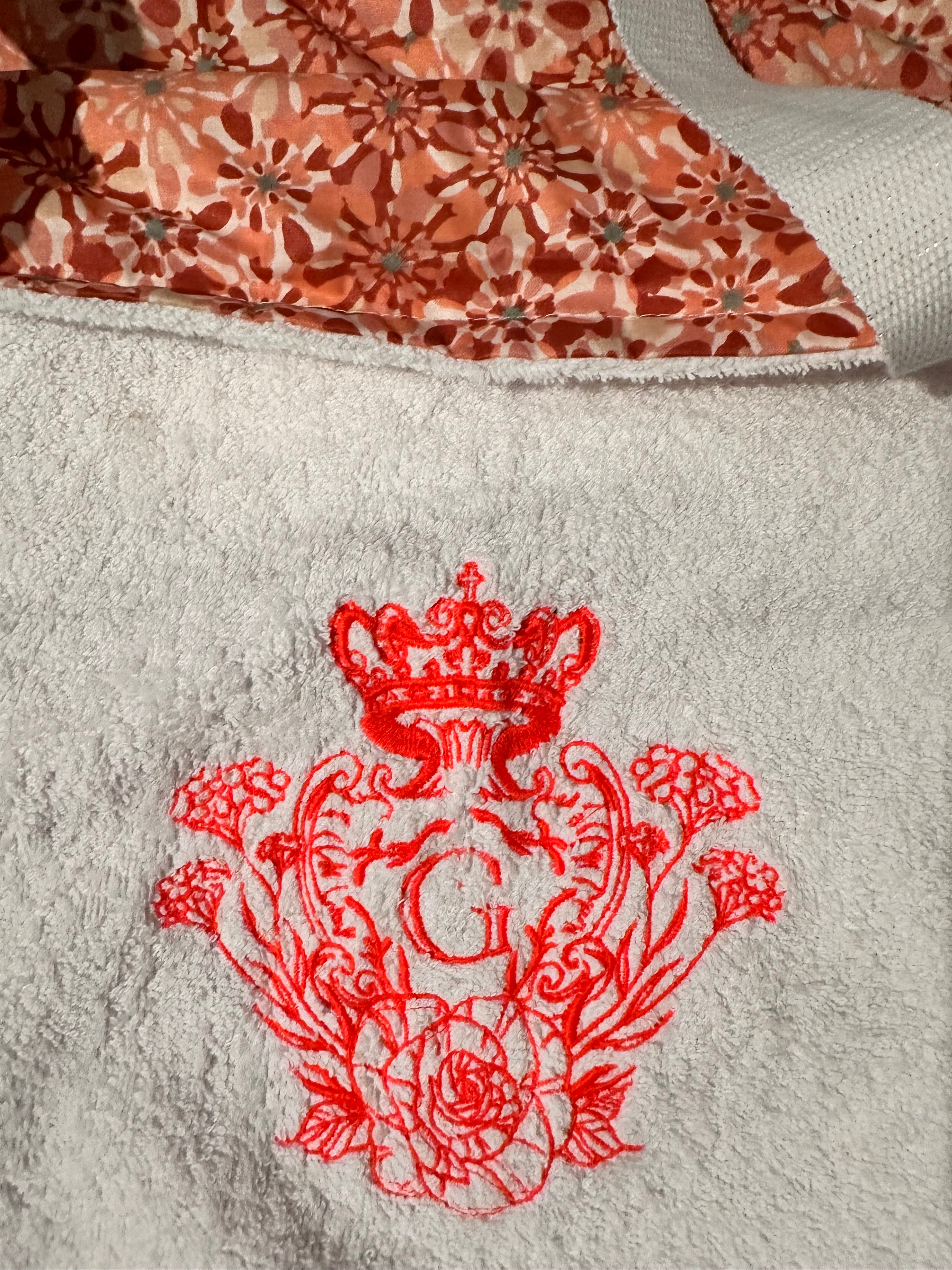 Modèle sac cabas XL éponge Bonie Blanche intérieur en cretonne enduite Azulejos Rouge et son logo Orange Fluo