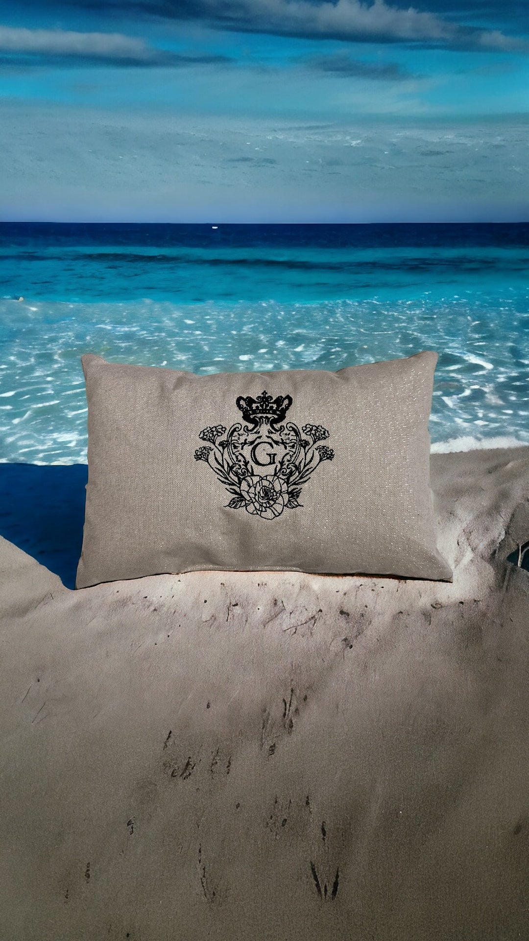 Coussin de plage en cretonne enduite dorée paillette et son logo Noir