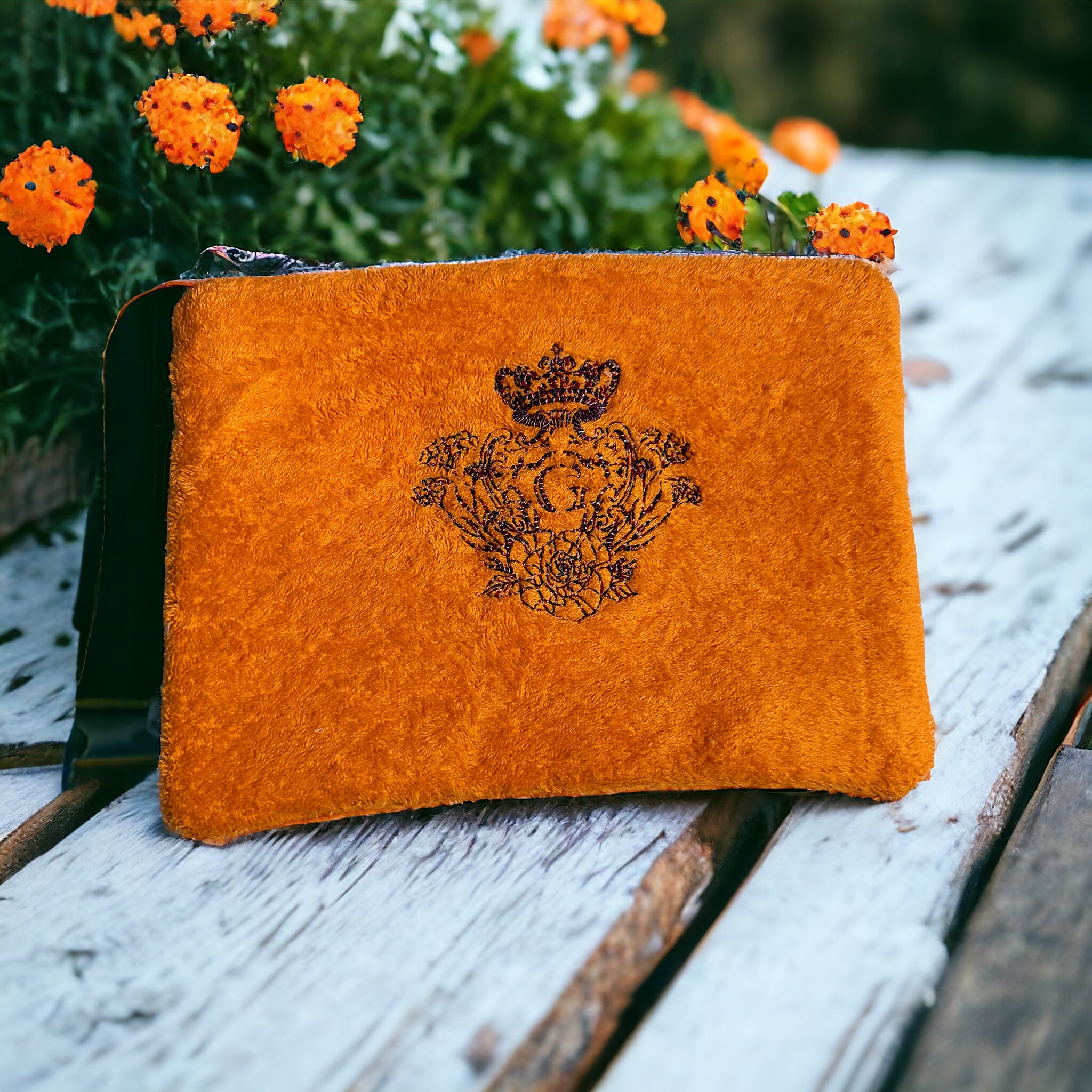 Pochette en éponge Bonie en coton Orange intérieur en cretonne enduite thème coraux et son logo mauve et rouge